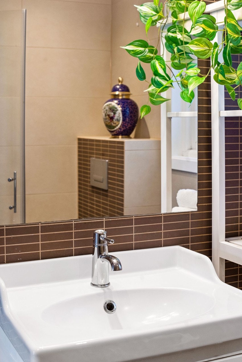 I 1. etasje er det også et flott flislagt bad. Galleribilde