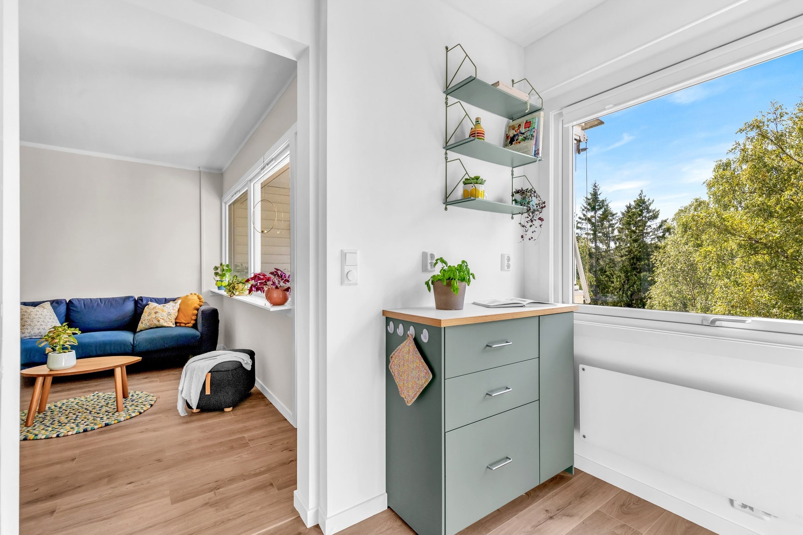 Kjøkken mot stue. Galleribilde
