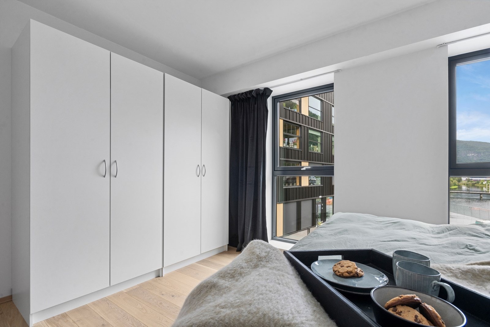 Hovedsoverommet er innredet med to doble garderobeskap. Galleribilde
