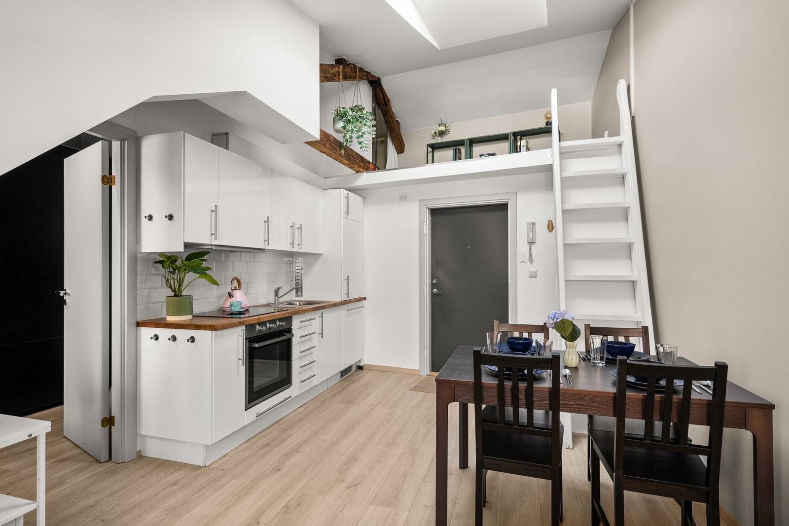Velkommen til Sverres gate 3B - presentert av Synne Vang v/Privatmegleren Gamle Oslo! Galleribilde