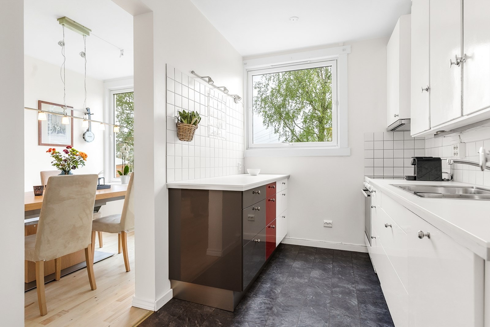 Fint og velholdt kjøkken. Galleribilde