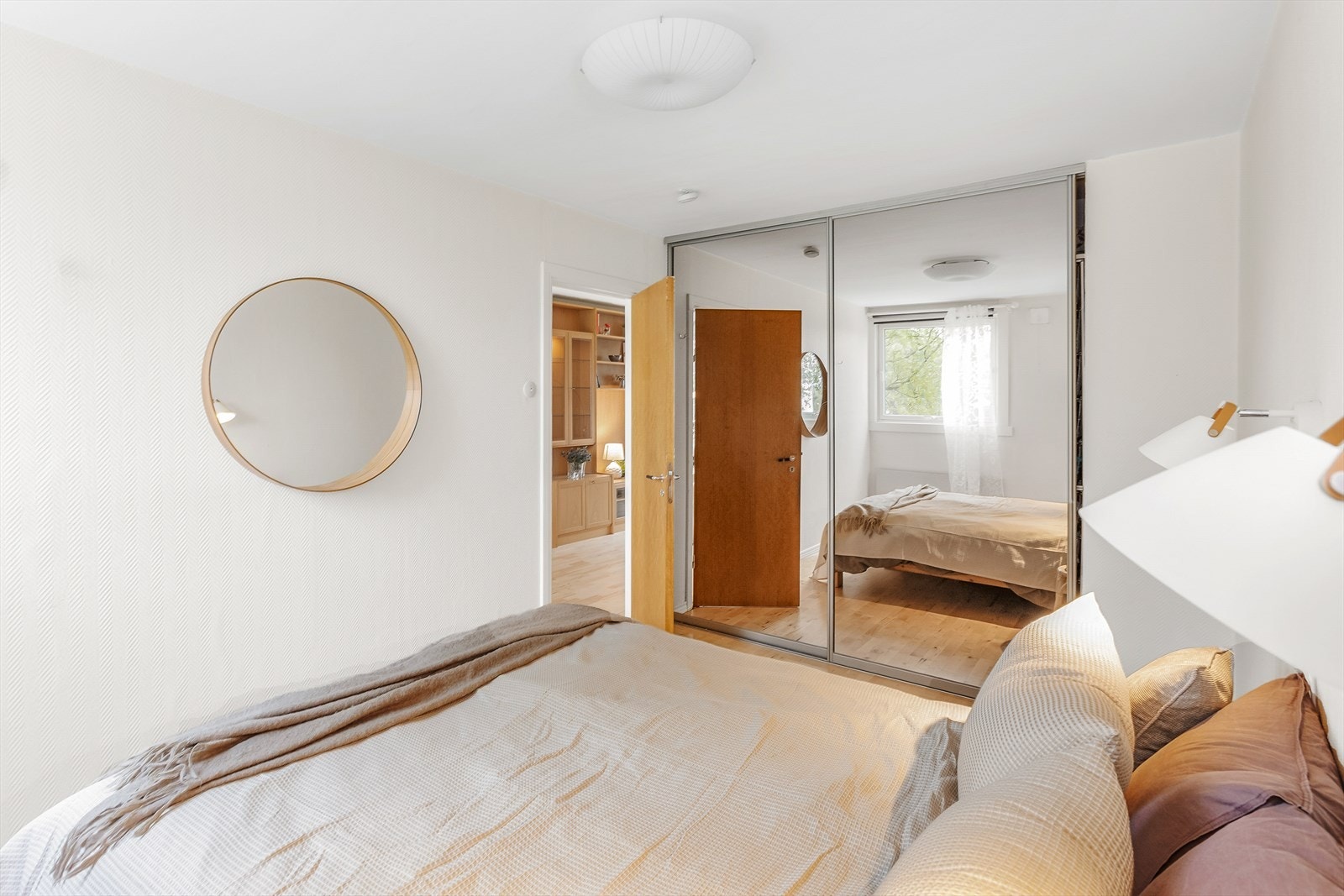 Hovedsoverom med garderobeskap. Galleribilde