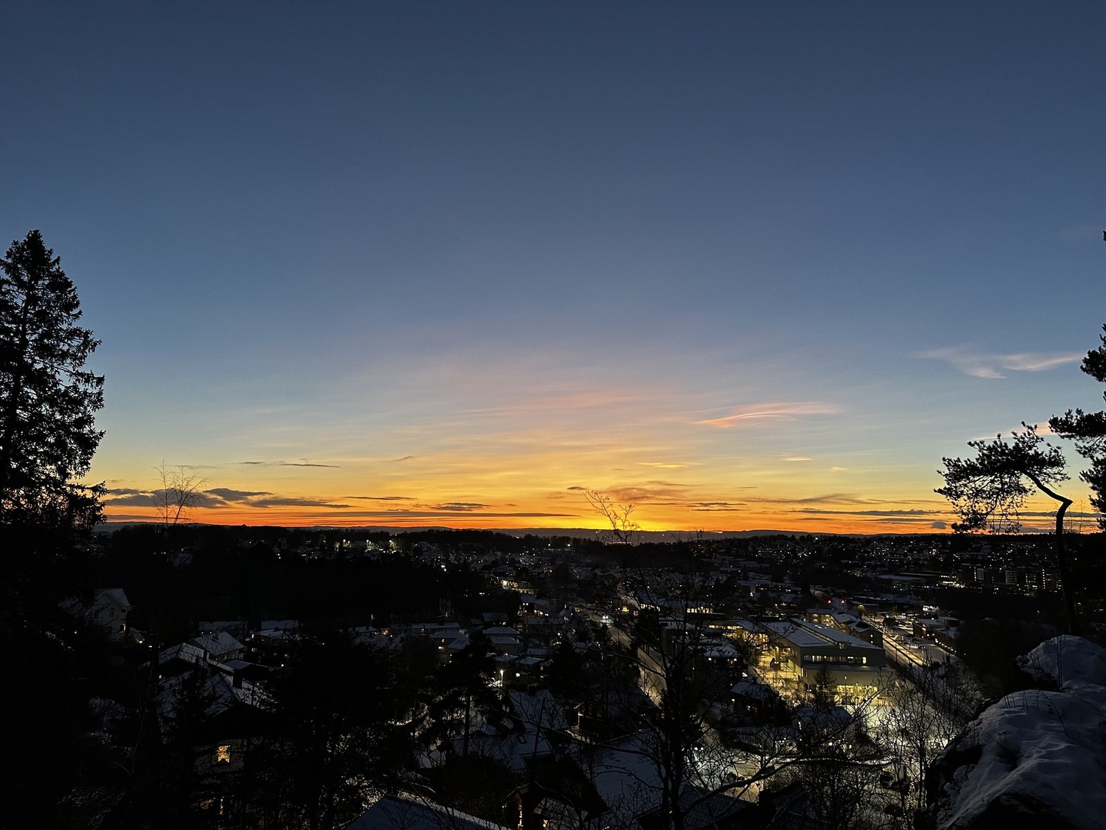 Utsikt fra tomten mot sydvest - selgers bilde Galleribilde