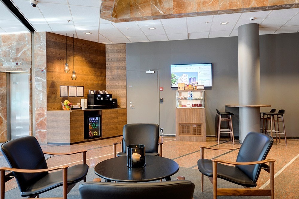 I resepsjonen blir du tatt godt imot og her kan du få dagens første kaffekopp. Galleribilde