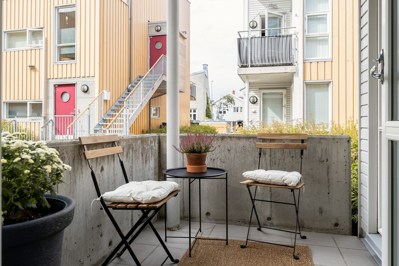 Direkte fra soverommet ligger leilighetens terrasse. Galleribilde