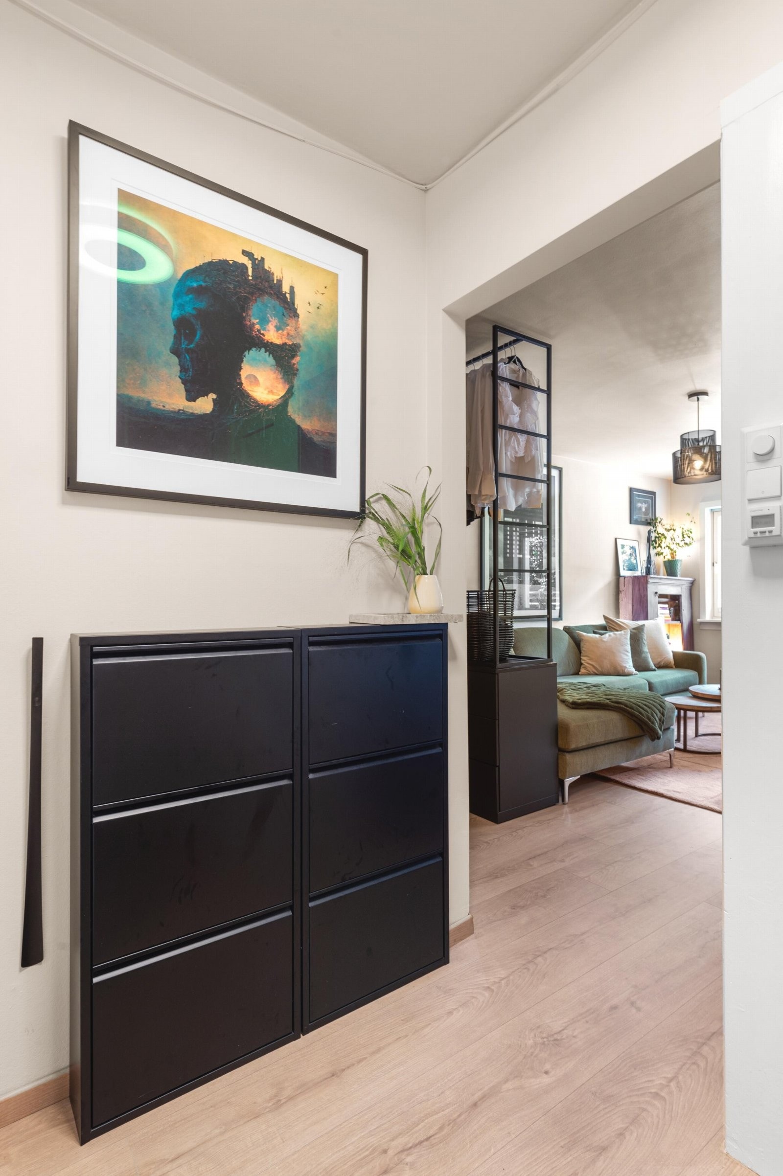 I entréen er det også plass til skoskap e.l. Galleribilde