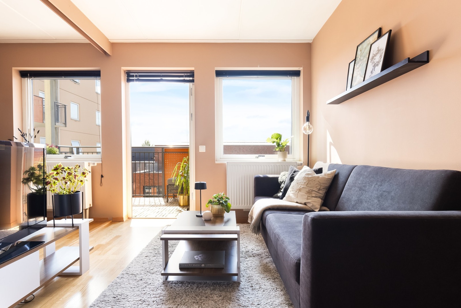 Leiligheten ligger fint til i 6. etasje. Det er heis i bygget. Galleribilde