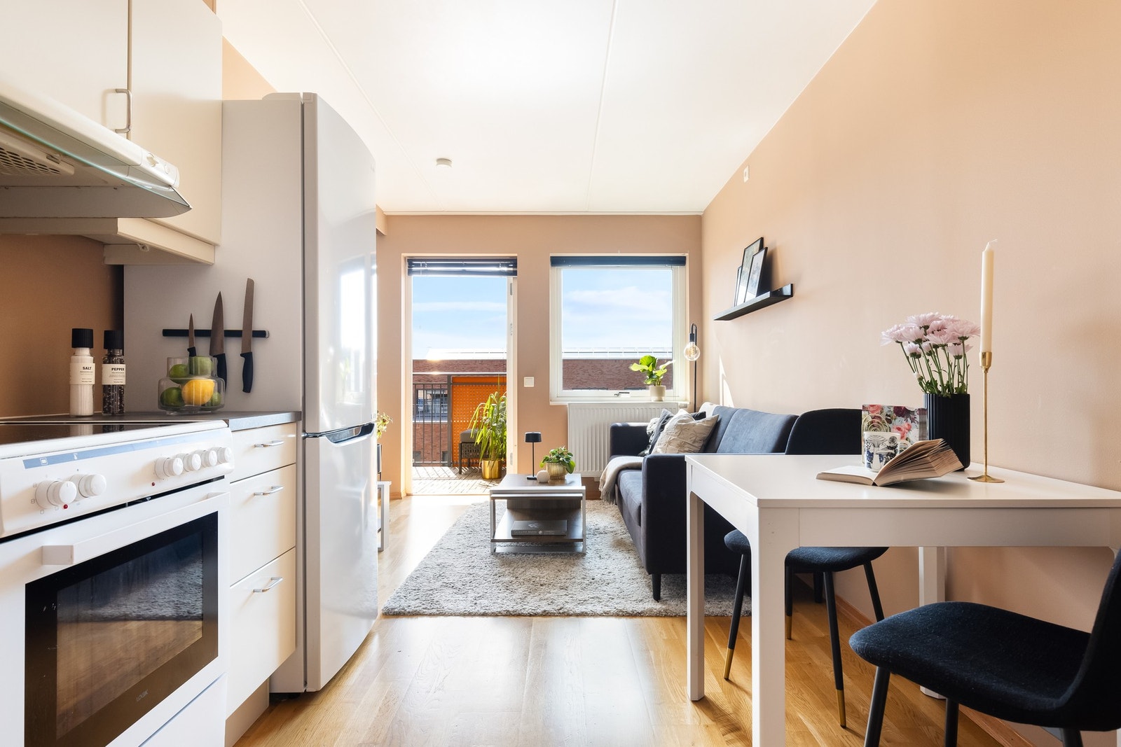 Plass for spisebord i tilknytning til kjøkkenet. Galleribilde