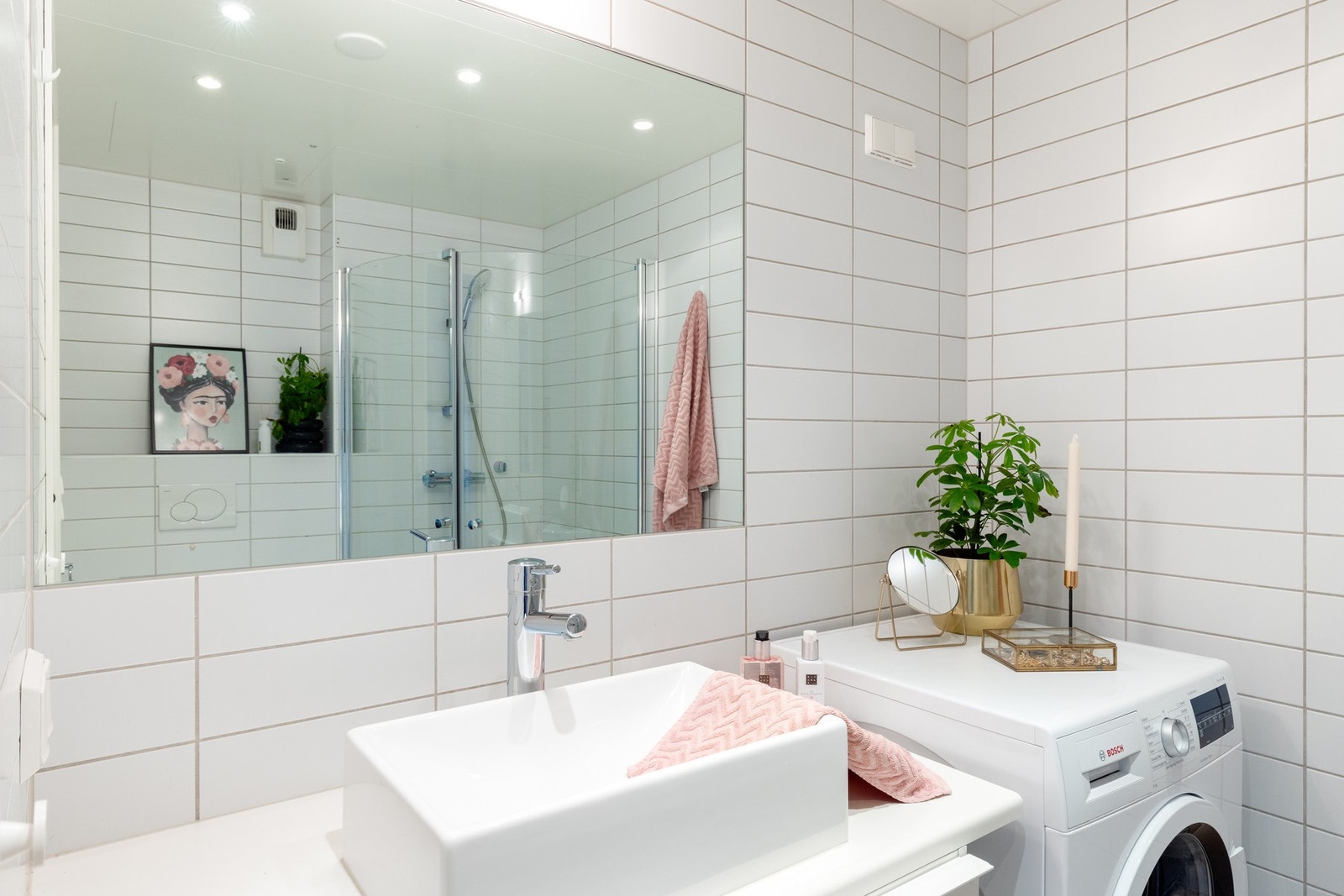 Det er opplegg og plass for vaskemaskin. Galleribilde