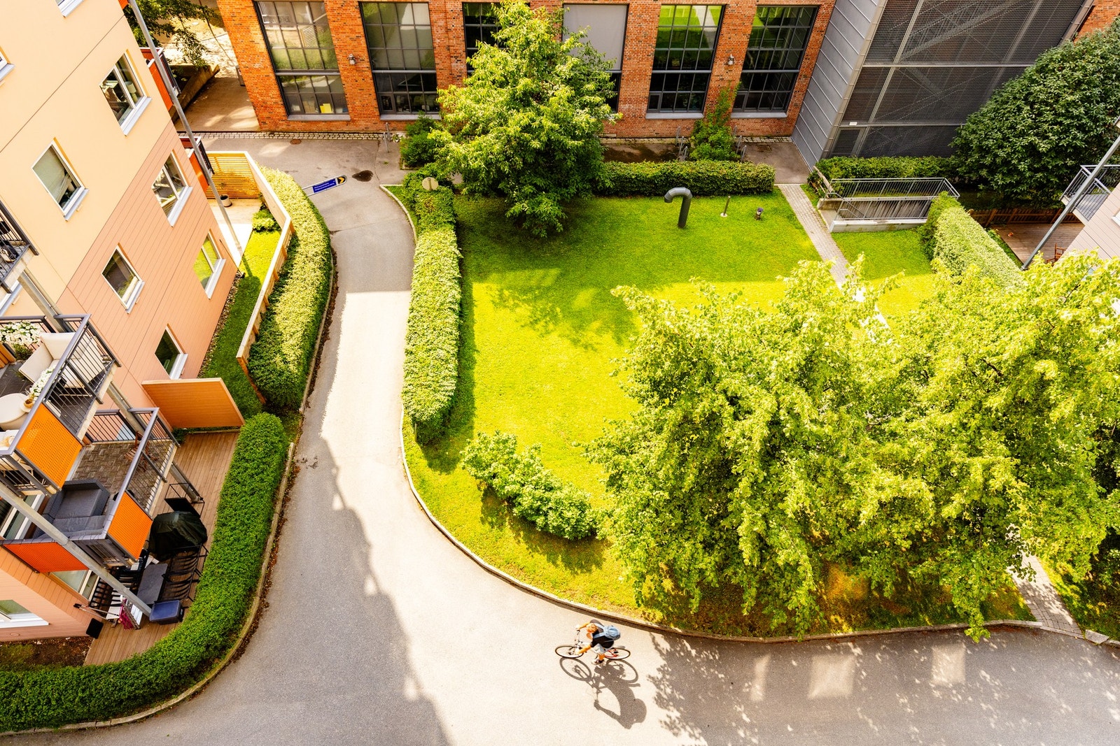 Her bor du sentralt til på Frydenberg/Løren med kort gangavstand til Løren T-banestasjon og alt hva Løren har å tilby. Galleribilde