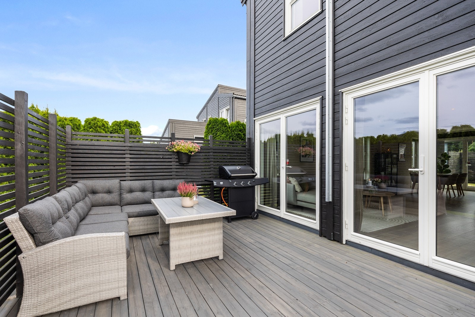 God plass for lounge, grill og sittegrupper Galleribilde