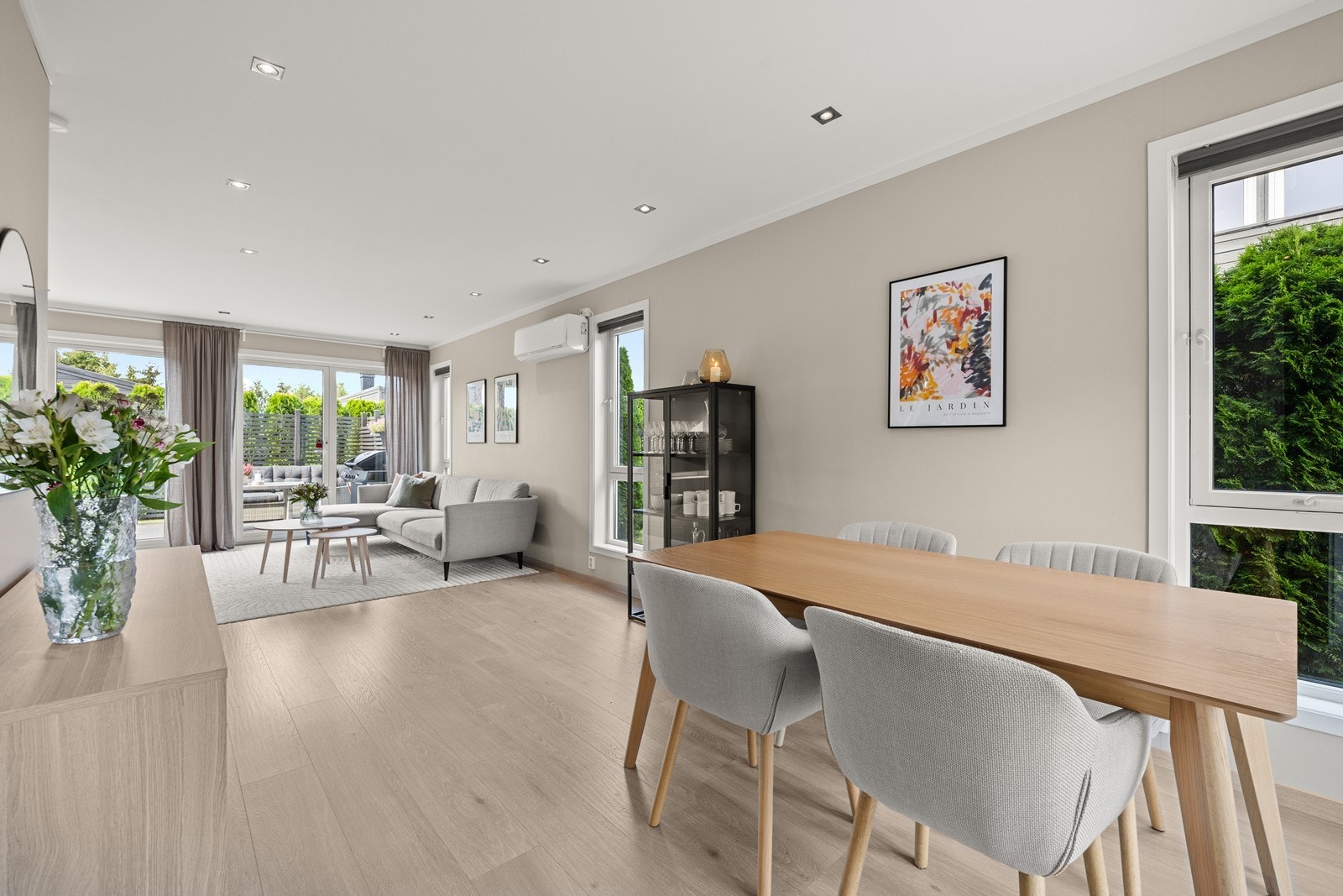 Naturlig plass for spisegruppe Galleribilde