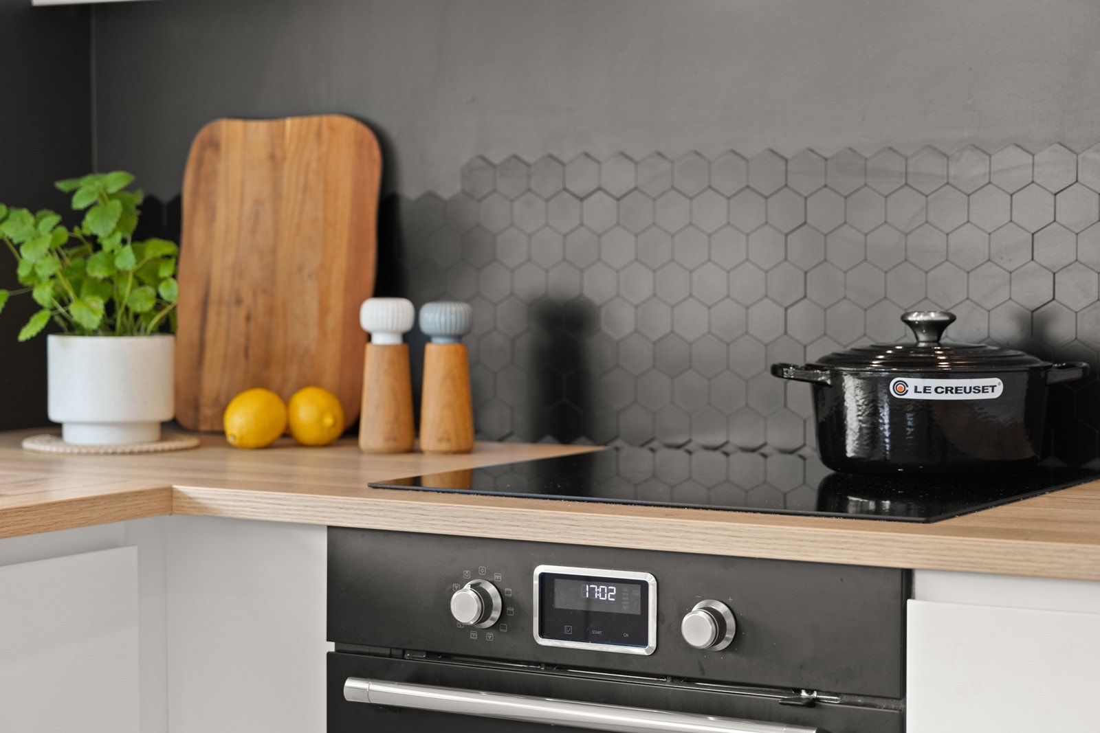 Flisfelt over komfyr Galleribilde