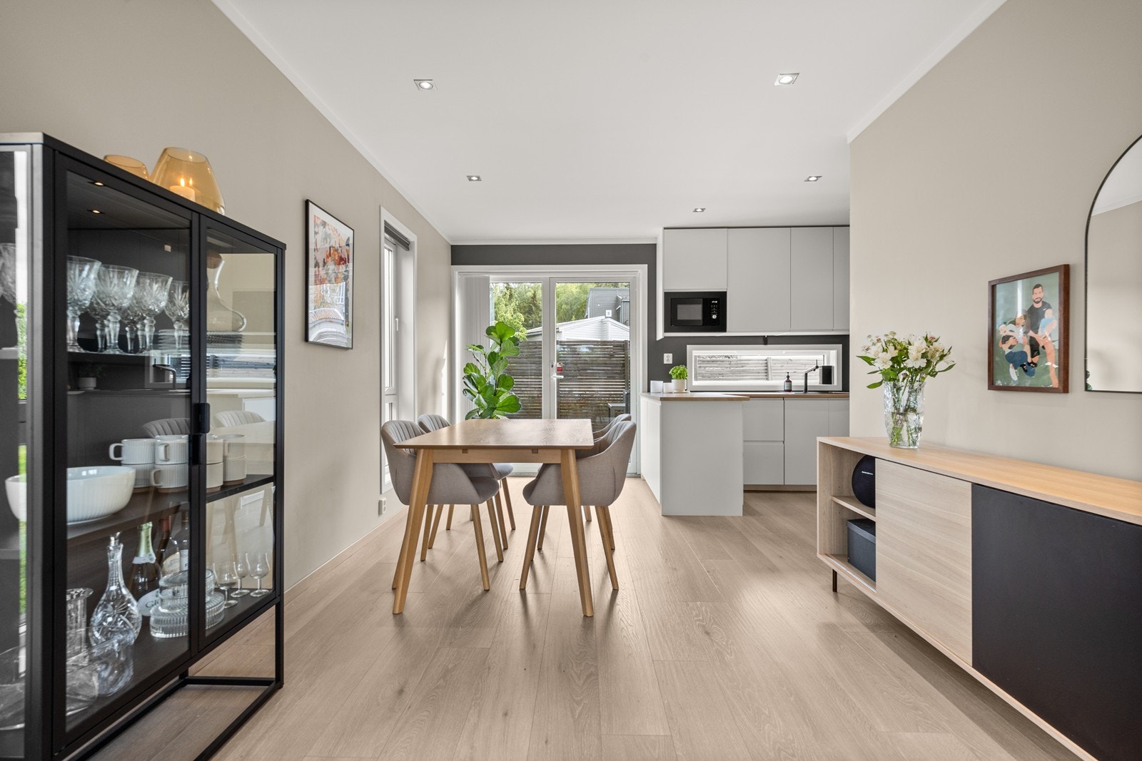 Spiseplassen er i praktisk tilknytning til kjøkkenet Galleribilde