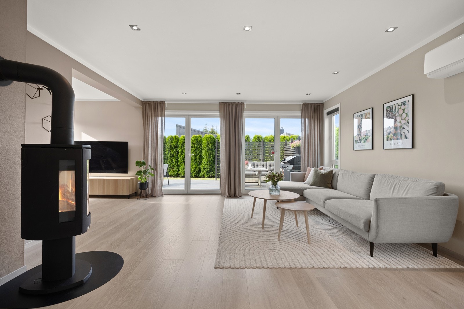 Dette er en delikat enebolig med moderne standard og lekre overflater Galleribilde