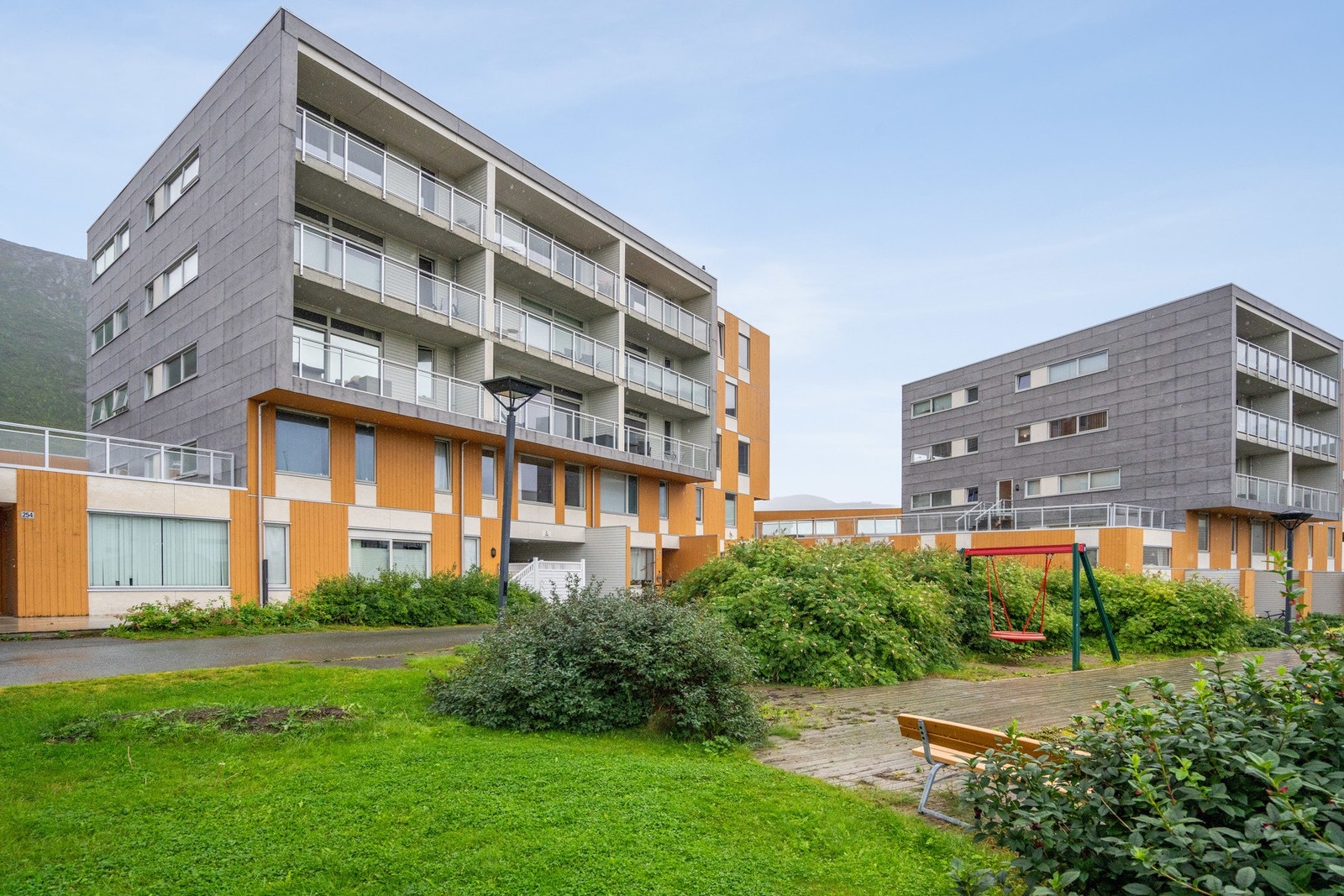 Tomasjordnes er et attraktivt område og herfra er det kort vei til en rekke turområder på fastlandssiden Galleribilde