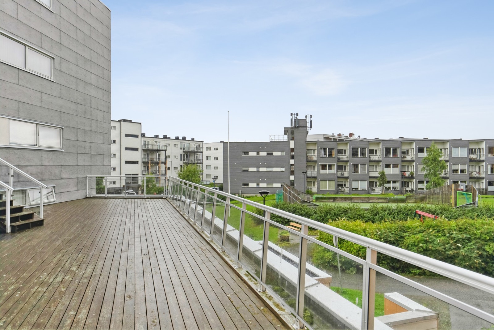 Beboerne kan benytte seg av felles takterrasse hvor man kan nyte fine solforhold Galleribilde