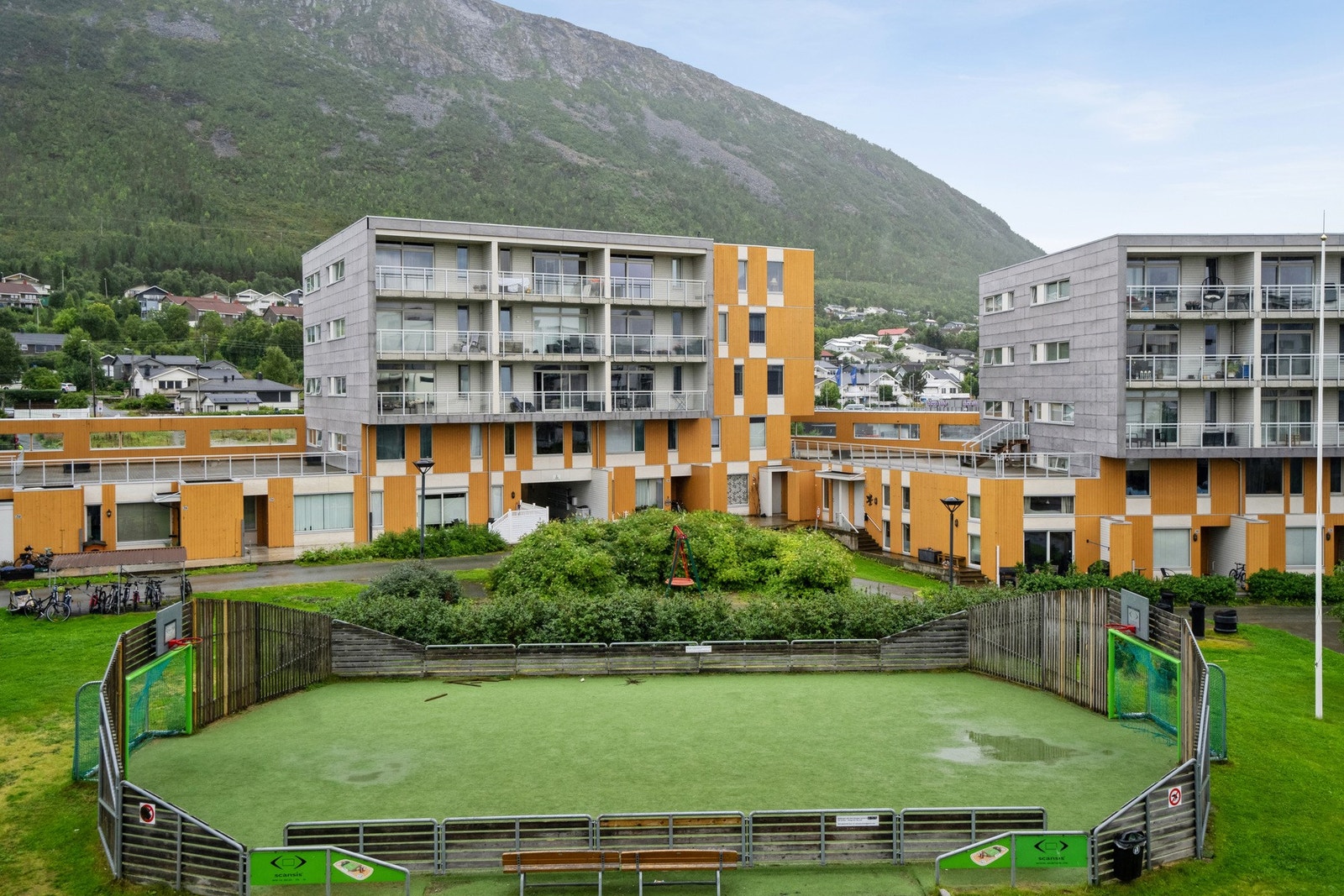 Leiligheten ligger fint til i et veldrevet borettslag Galleribilde