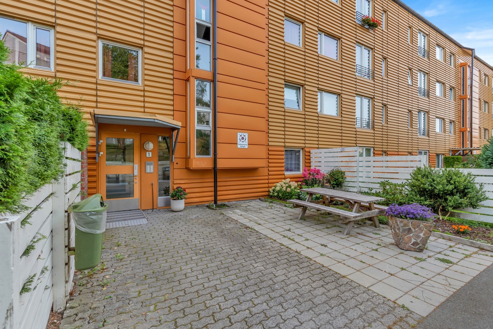 Inngangsparti. Galleribilde