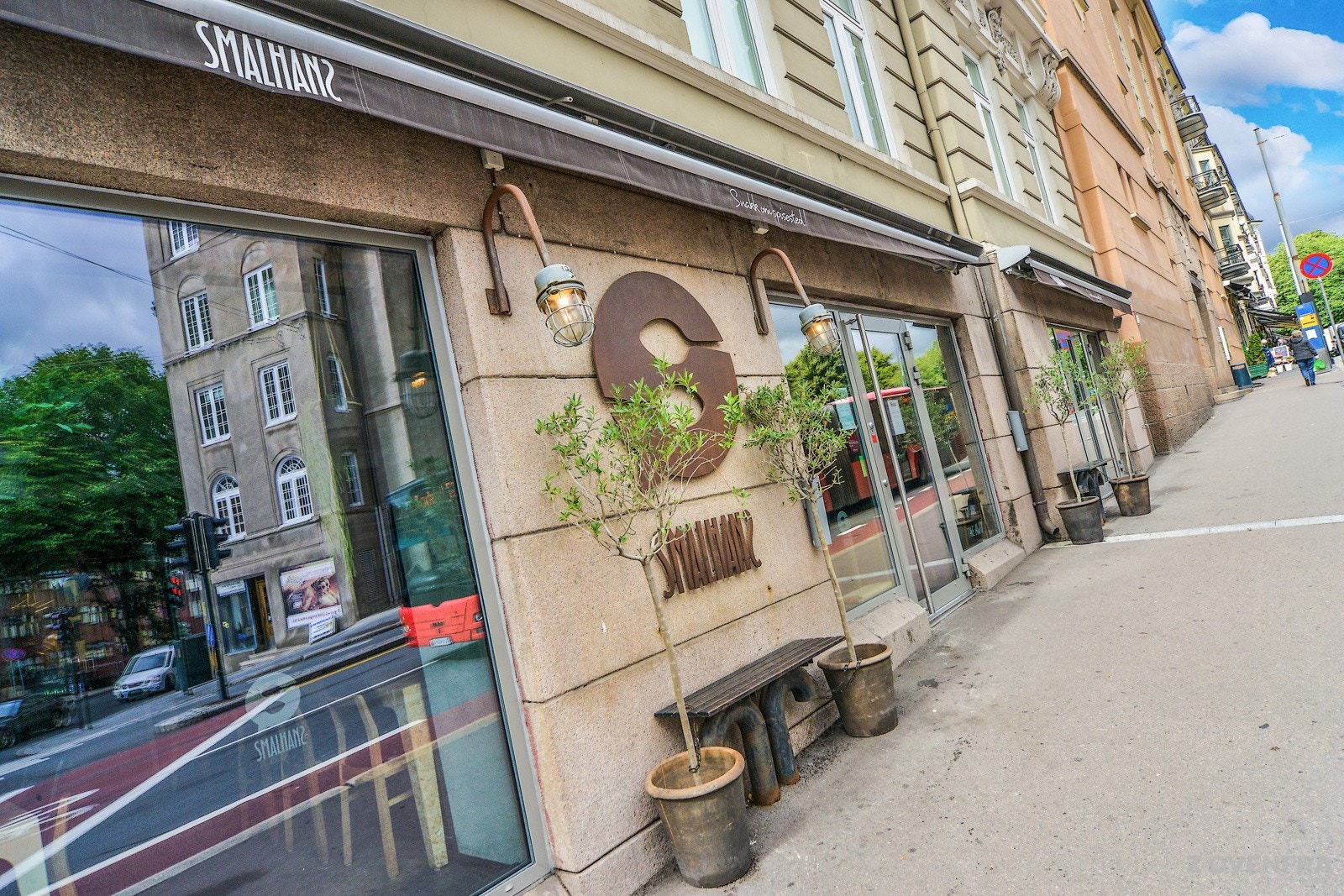 På St. Hanshaugen finner man også mange kjente restauranter, som for eksempel Schrøder og Smalhans. Galleribilde