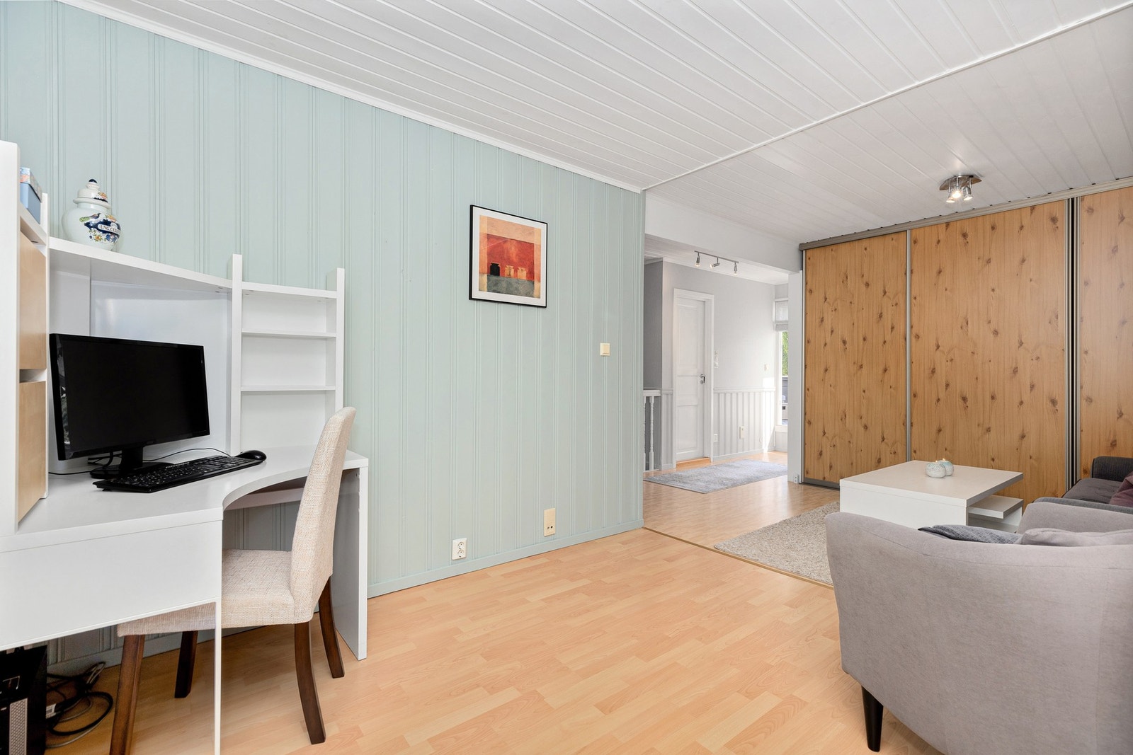 Stort soverom 1 som i dag benyttes som stue. Galleribilde