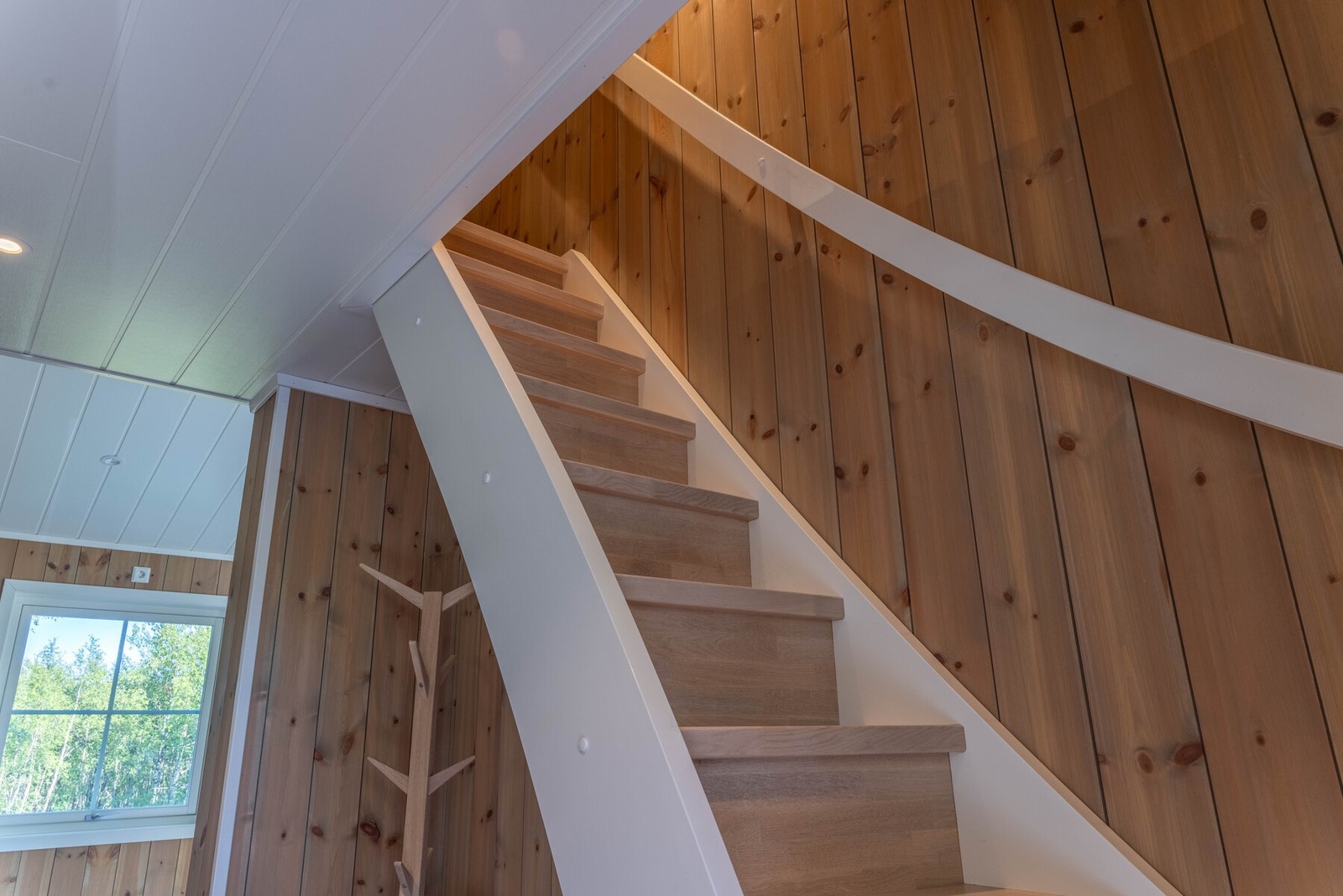 Fra vindfanget er det adkomst via trapp til hems Galleribilde