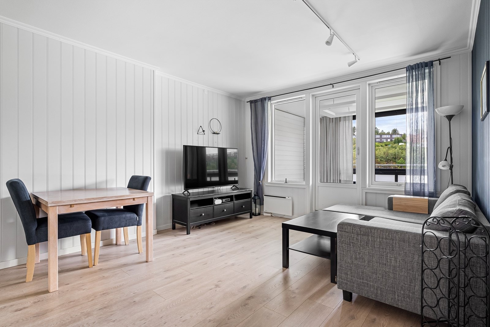 Leiligheten er innflytningsklar med lyse, moderne overflater og gjennomgående gode kvaliteter. Galleribilde