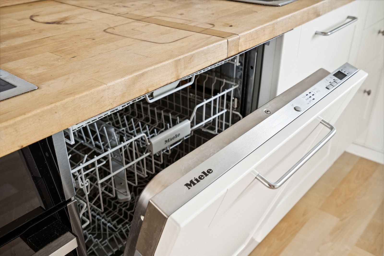 Miele kvalitets oppvaskmaskin som medfølger handelen. Galleribilde