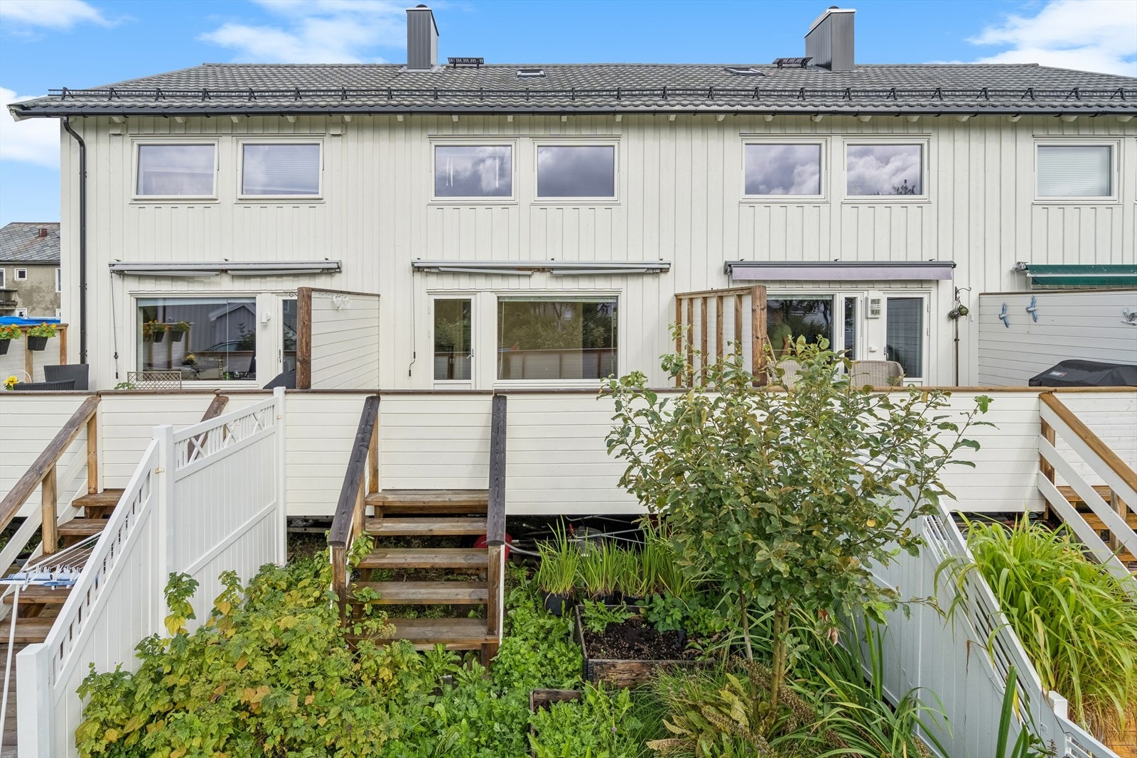 Veranda, taktekke, fasade, drenering, vindu og mer er utført i regi av borettslaget. Galleribilde