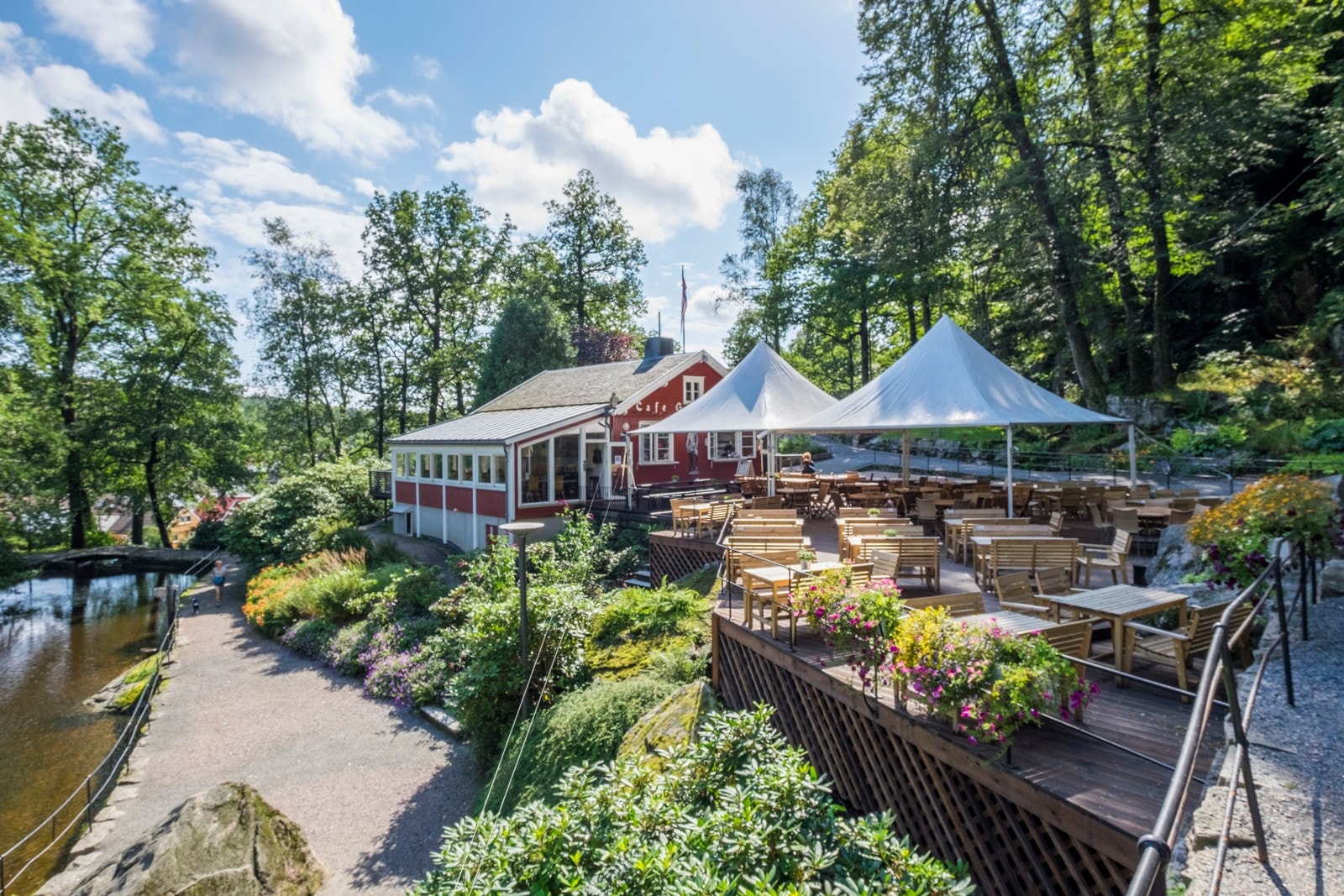 - Fra leiligheten er det umiddelbar nærhet til fantastiske Ravnedalen, hvor de har egen café med kanskje byens beste burger? - Galleribilde