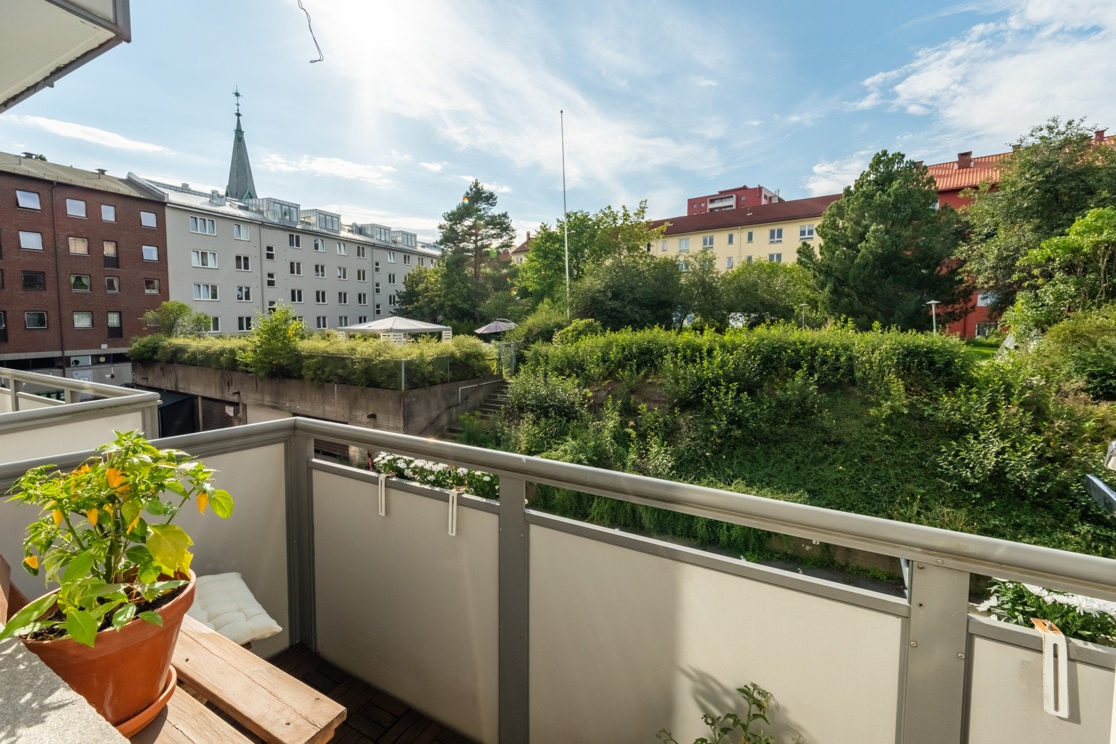 Vi må nesten begynne ute på denne herlige balkongen. Galleribilde