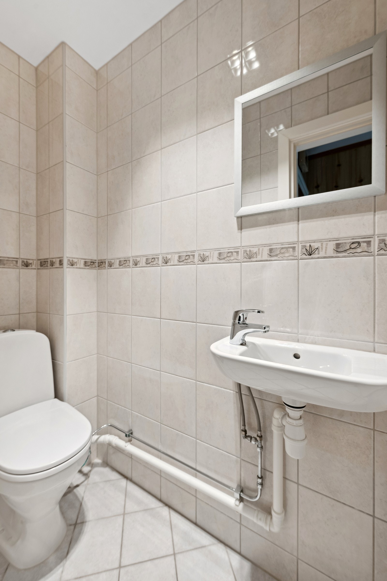 Separat wc med servant. Galleribilde