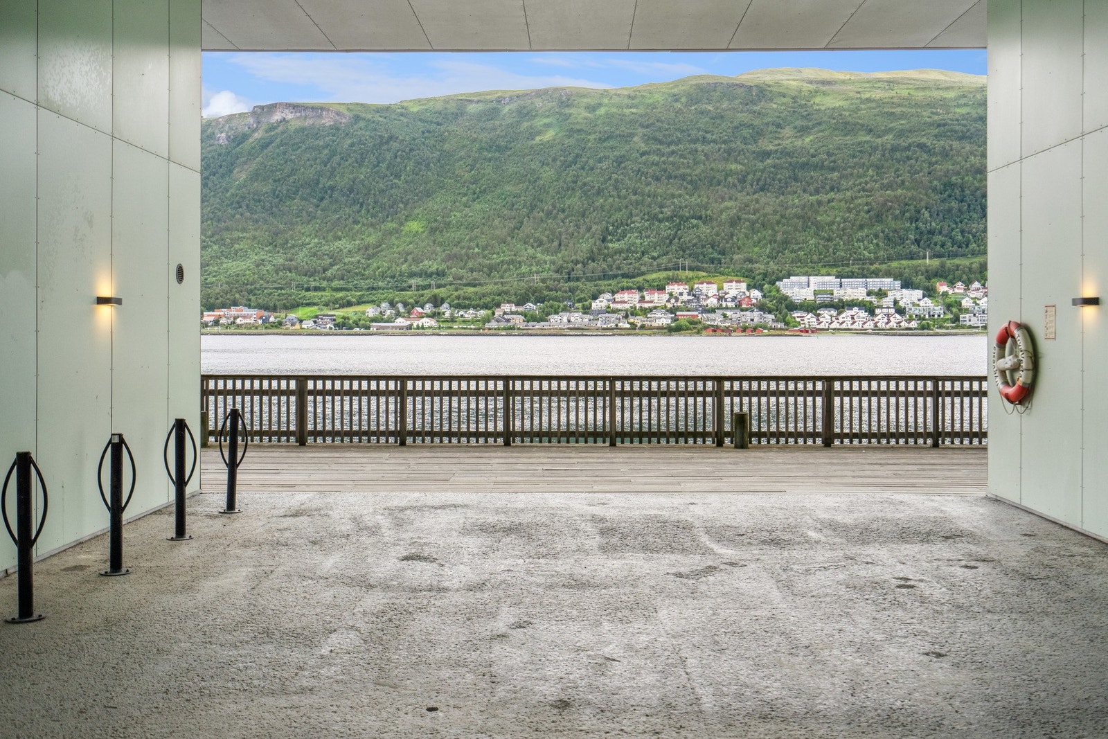 Fra leiligheten er det gangavstand til dagligvarebutikk, treningssenter, skole, barnehage og bussholdeplass med gode bussforbindelser til øvrige bydeler Galleribilde