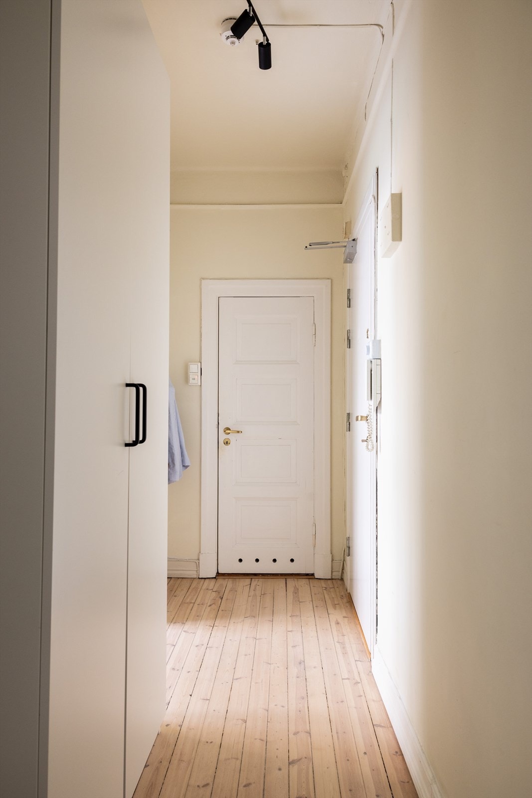 - Godt plass til sko og yttertøy - Galleribilde