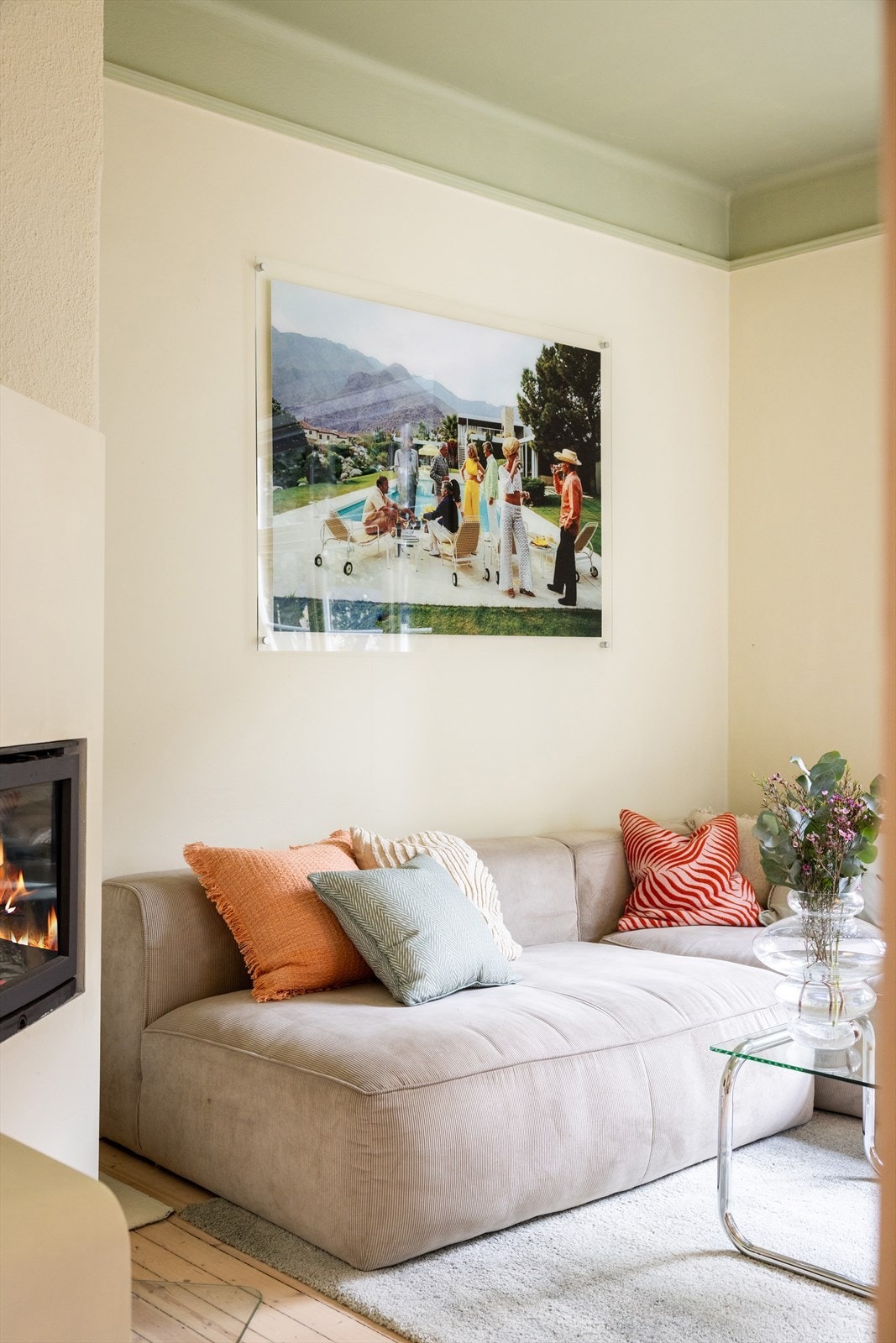 - Leiligheten er malt i delikate og tidsriktige farger - Galleribilde