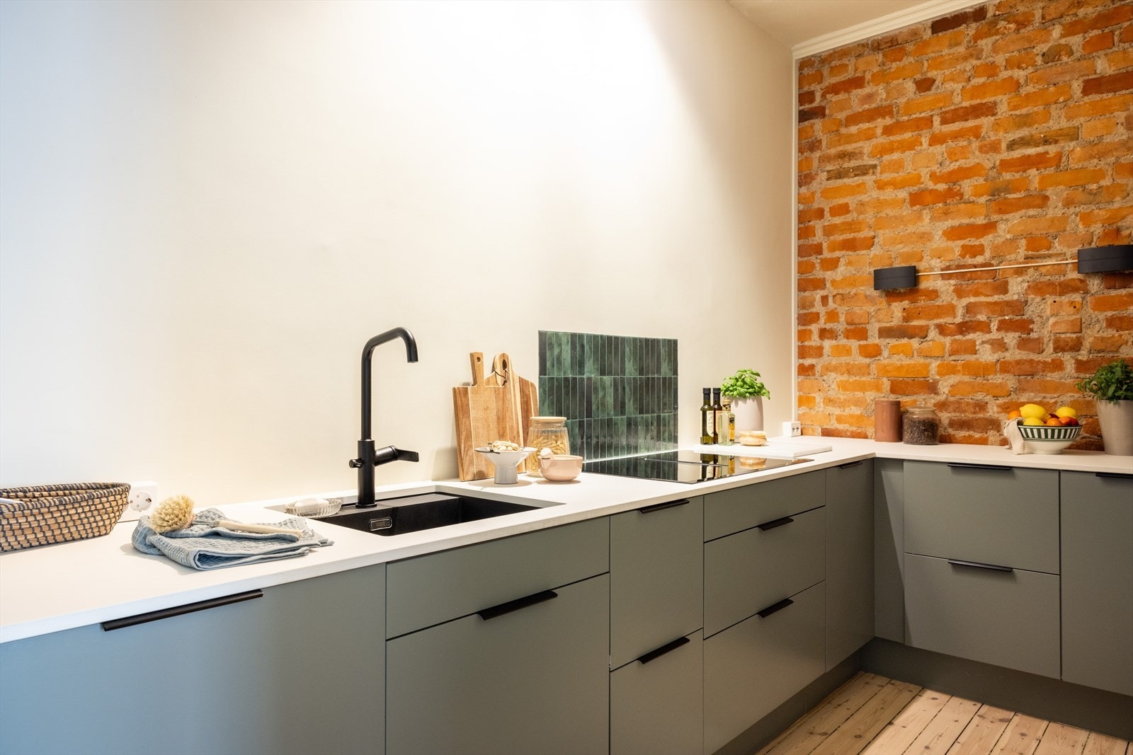 - Godt med benk- og skapplass - Galleribilde