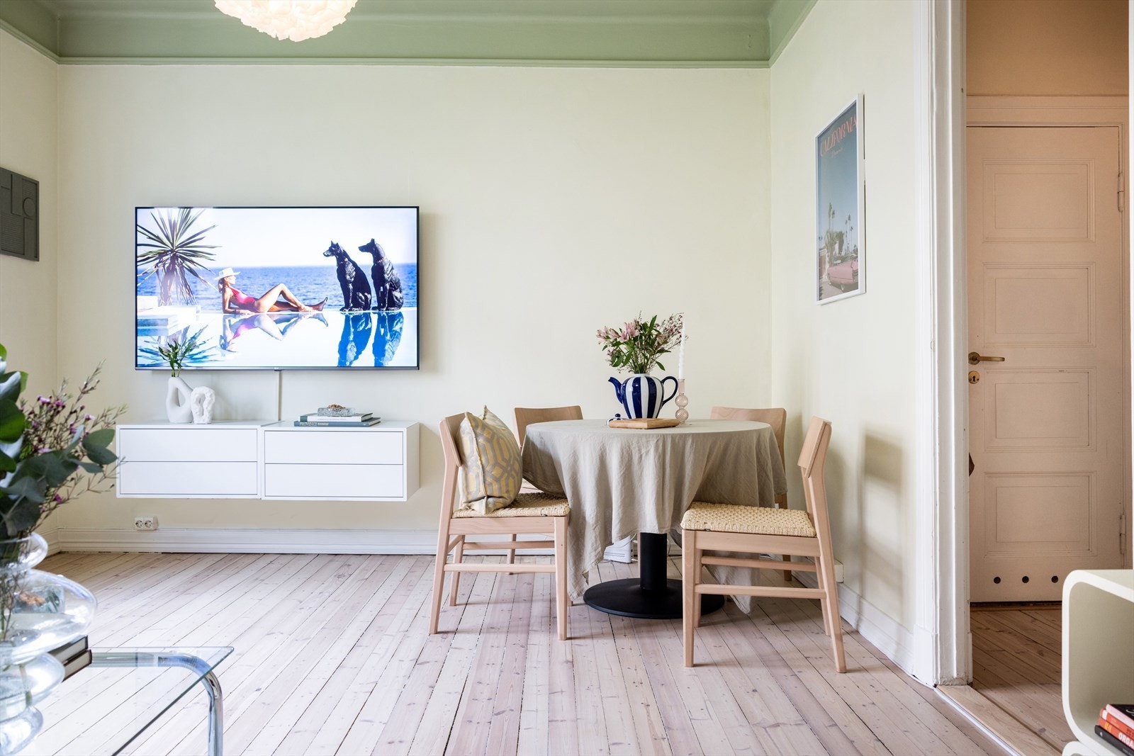 - Plass til spisebord i stuen - Galleribilde