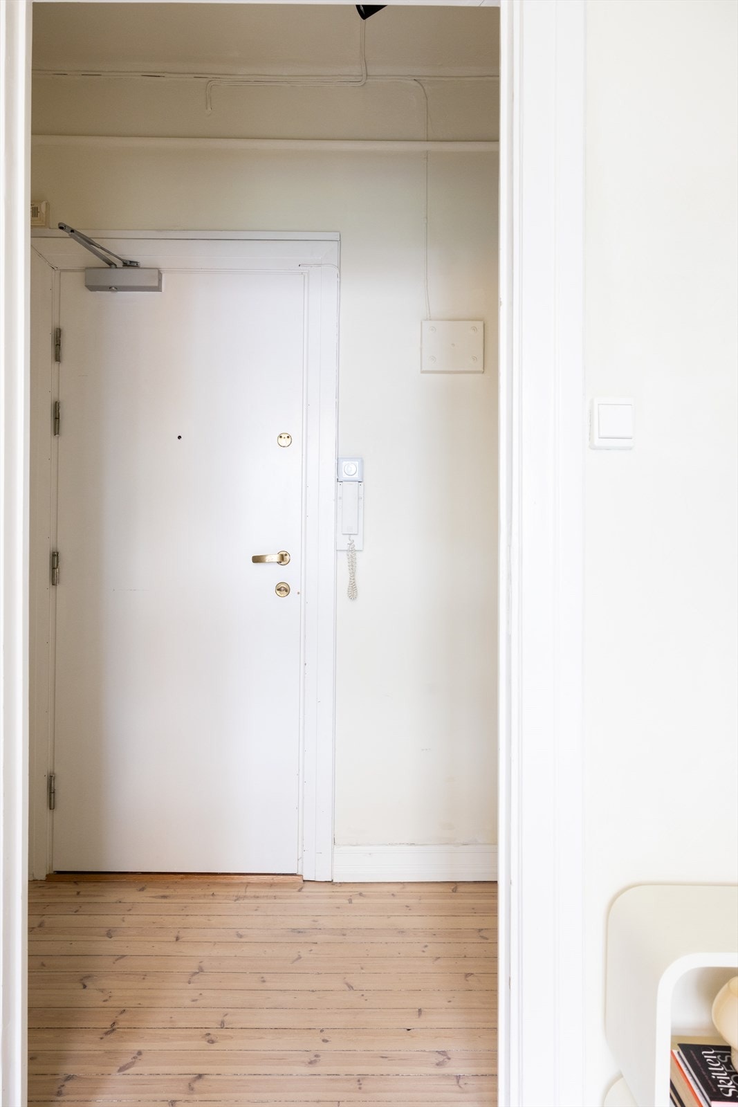 - Lys og innbydende entré som gir et godt førsteinntrykk av leiligheten - Galleribilde