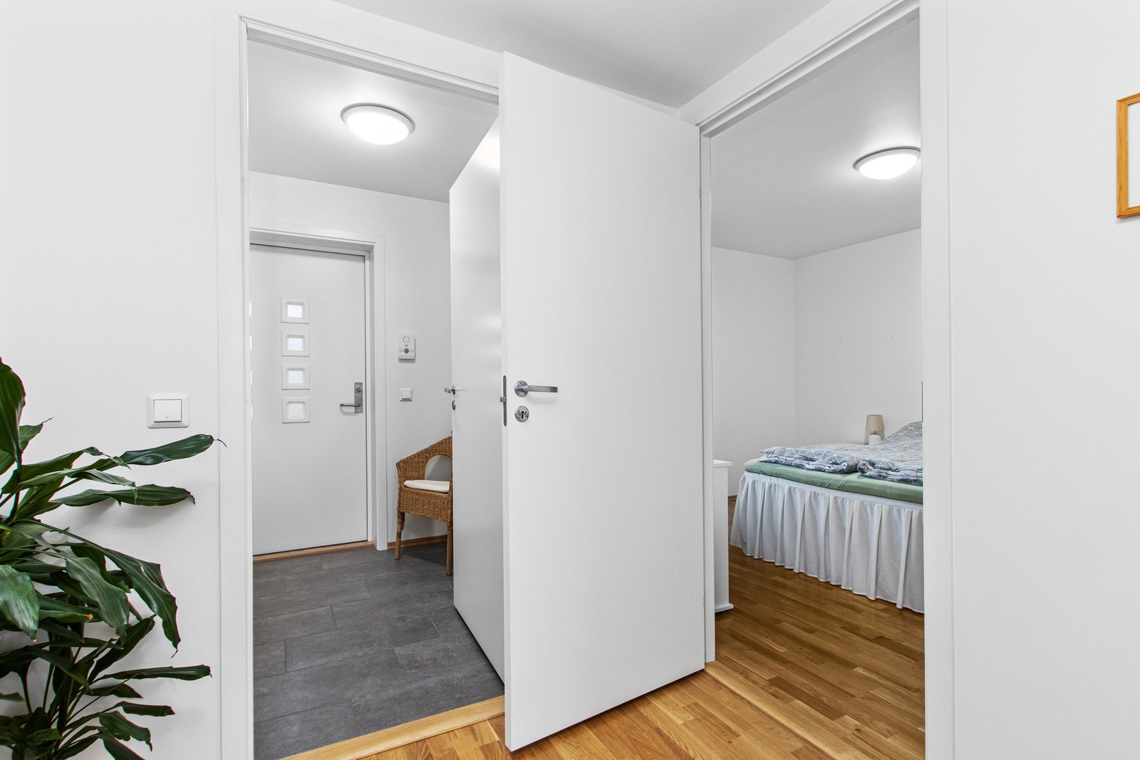 Vindfang og inngang til hovedsoverommet. Galleribilde
