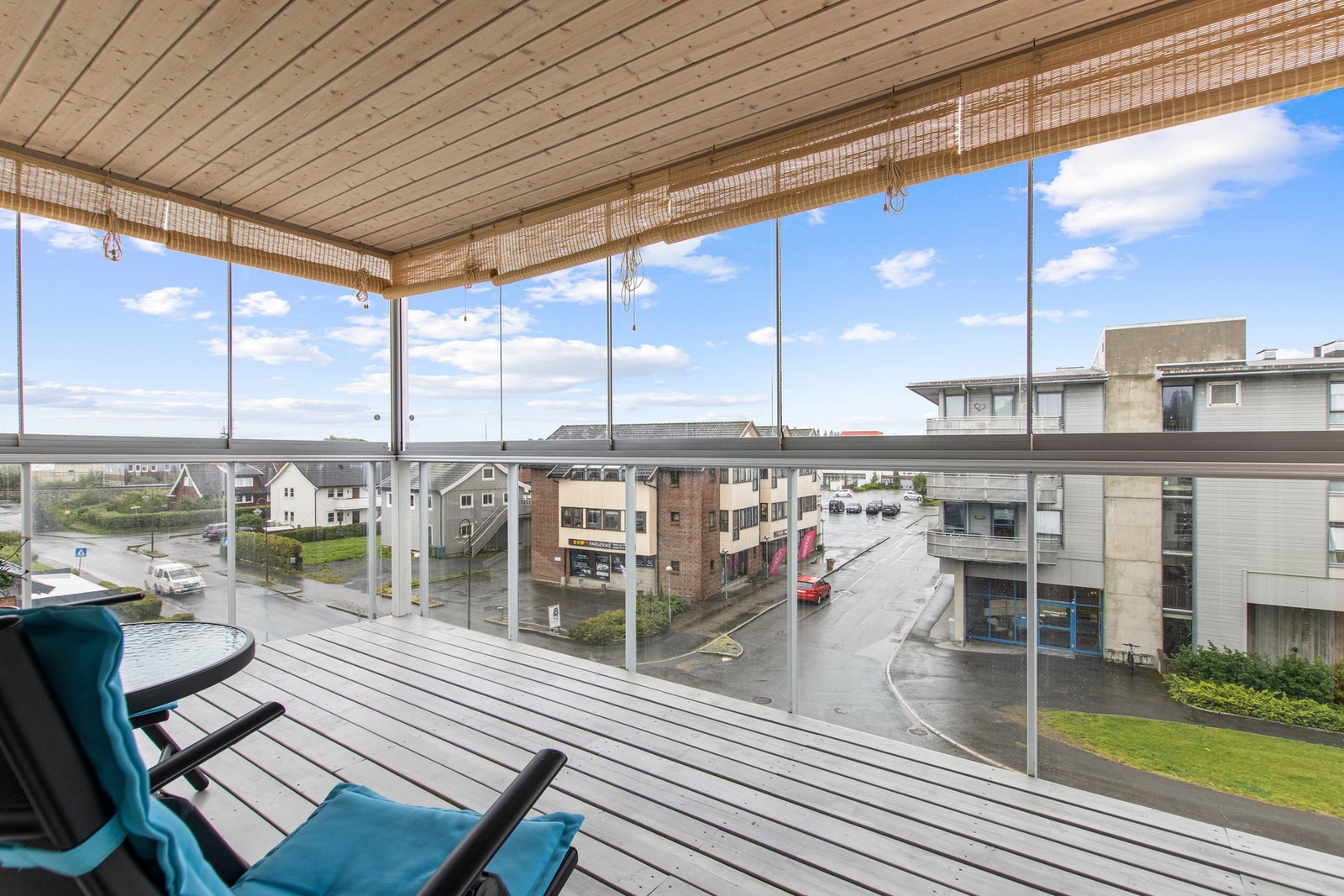 Hjørneleilighet i toppetasjen. Innglasset terrasse med god utsikt over Verdal. Galleribilde