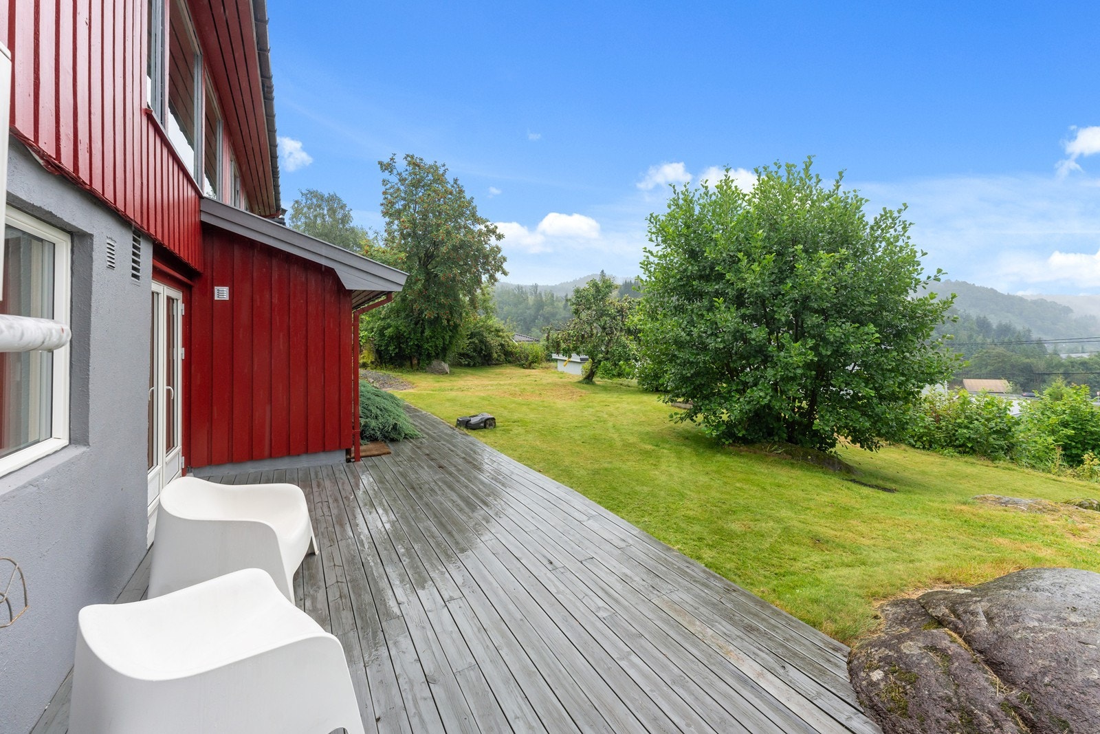 Platting ved inngang til hybel og hoveddel. Galleribilde