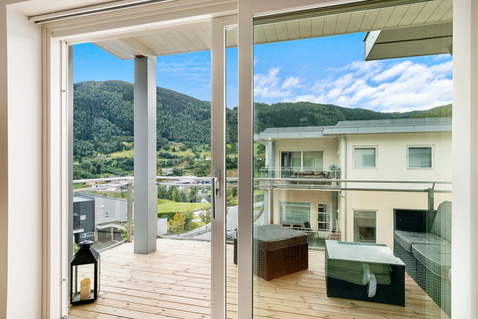Sørvestvendt balkong der du har du sol til åtte om kvelden om sommaren Galleribilde