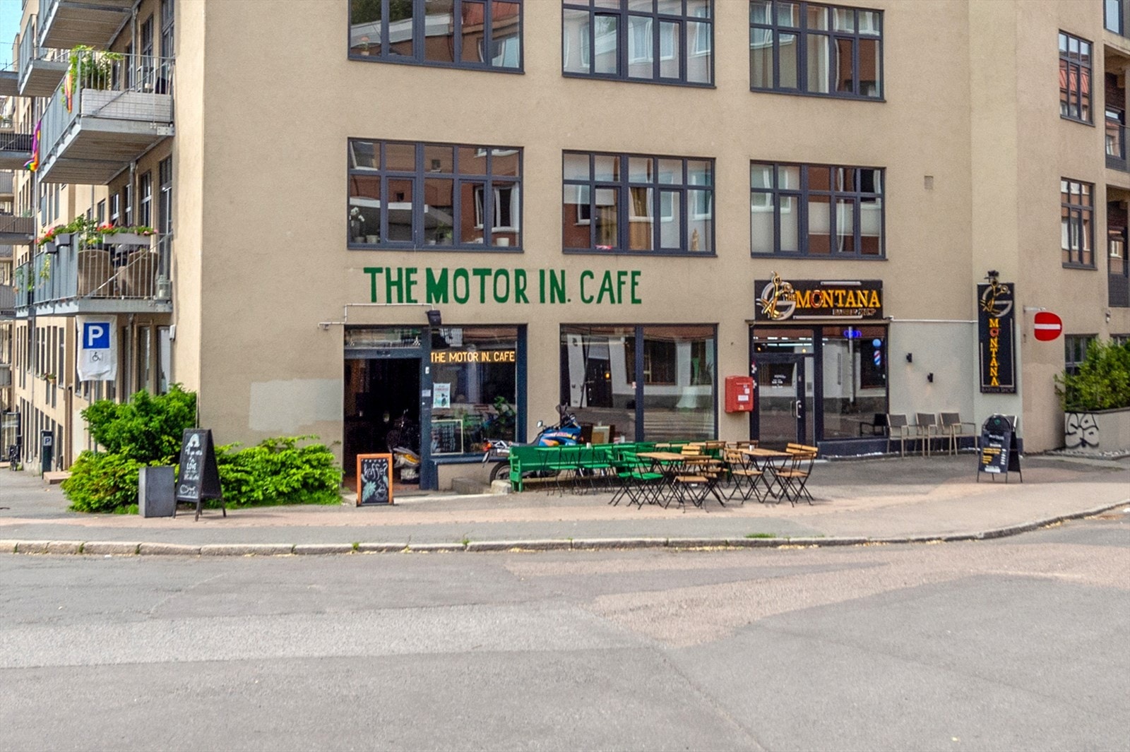 The Motor In Cafe. Galleribilde