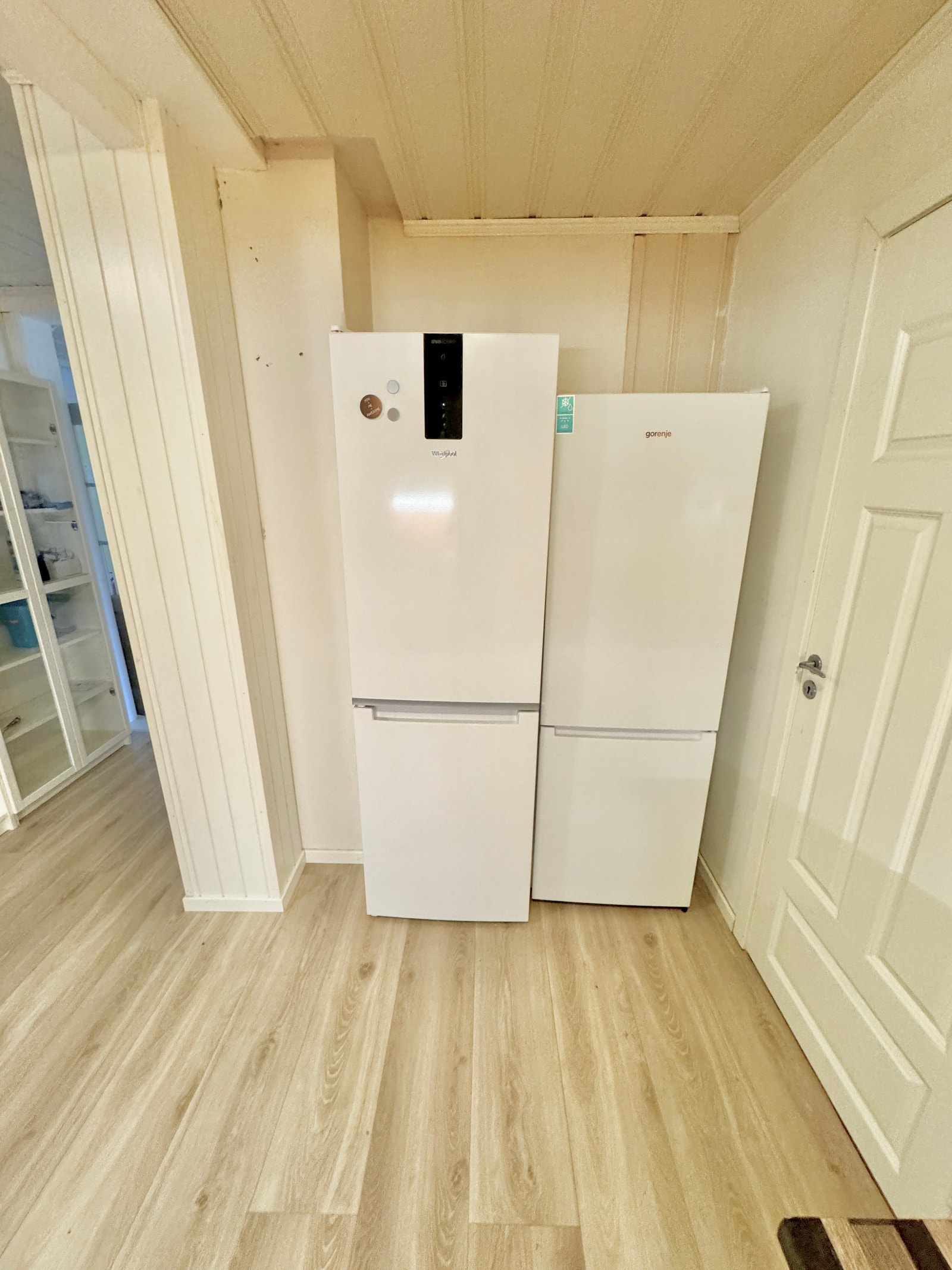 To kjøl/frys med hyller og skuffer til alle sammen Galleribilde