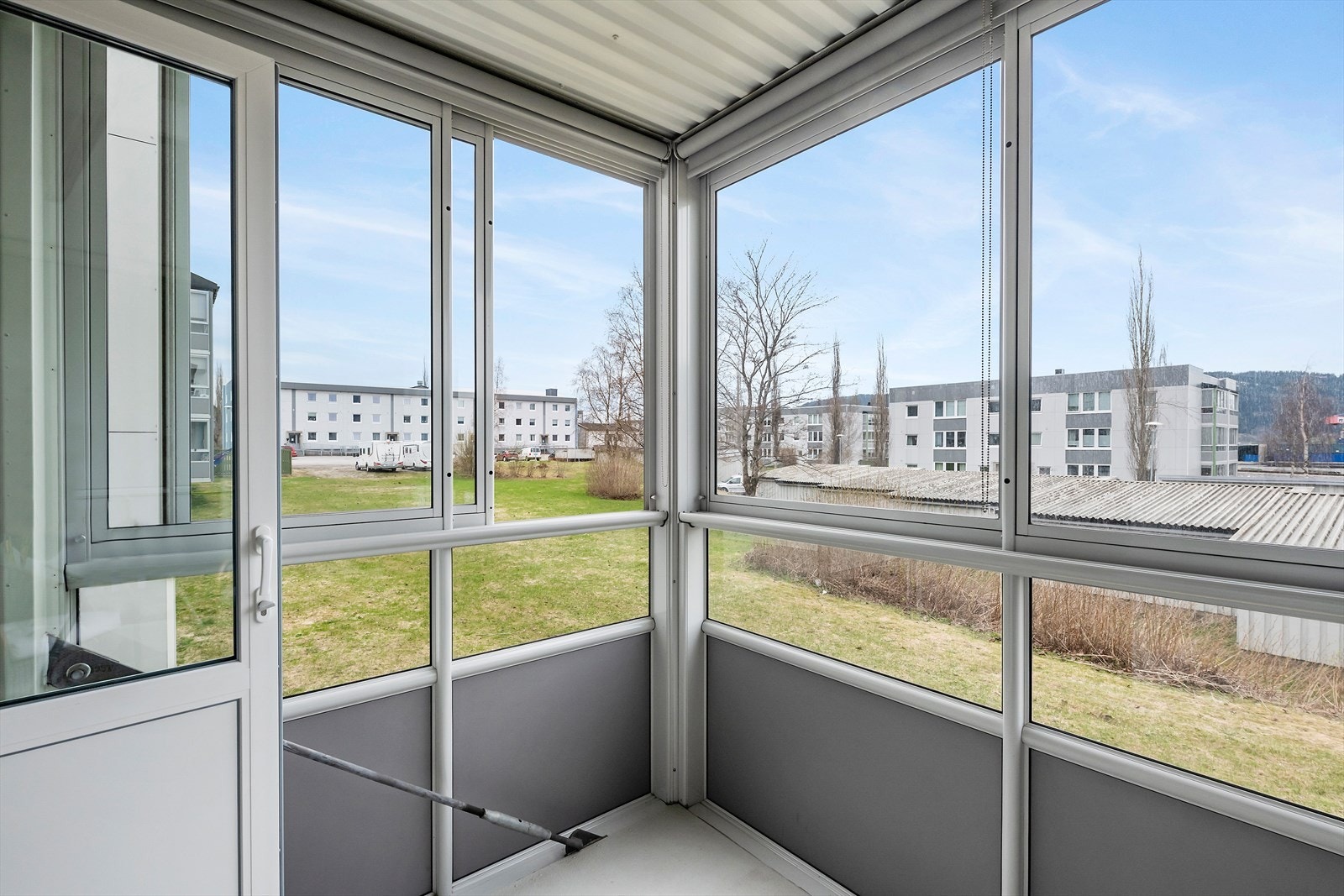 Innglasset altan. Galleribilde
