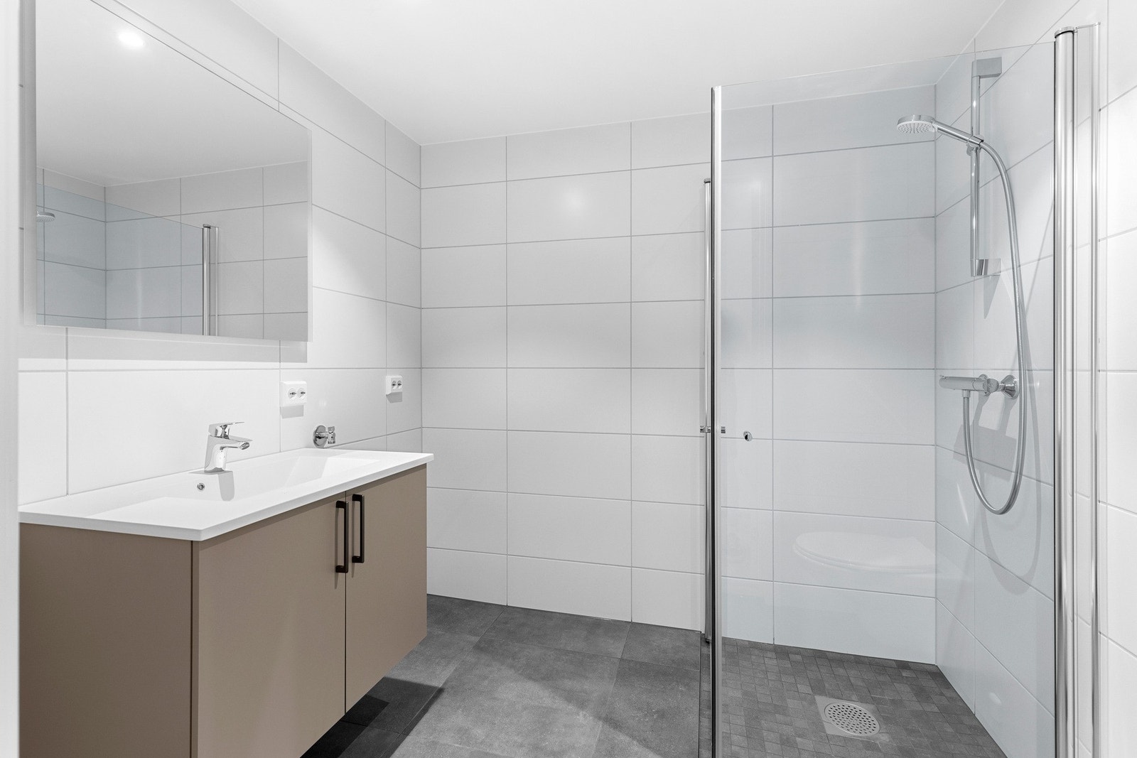 Flislagt bad. FJernvarme inkludert i felleskostnader Galleribilde