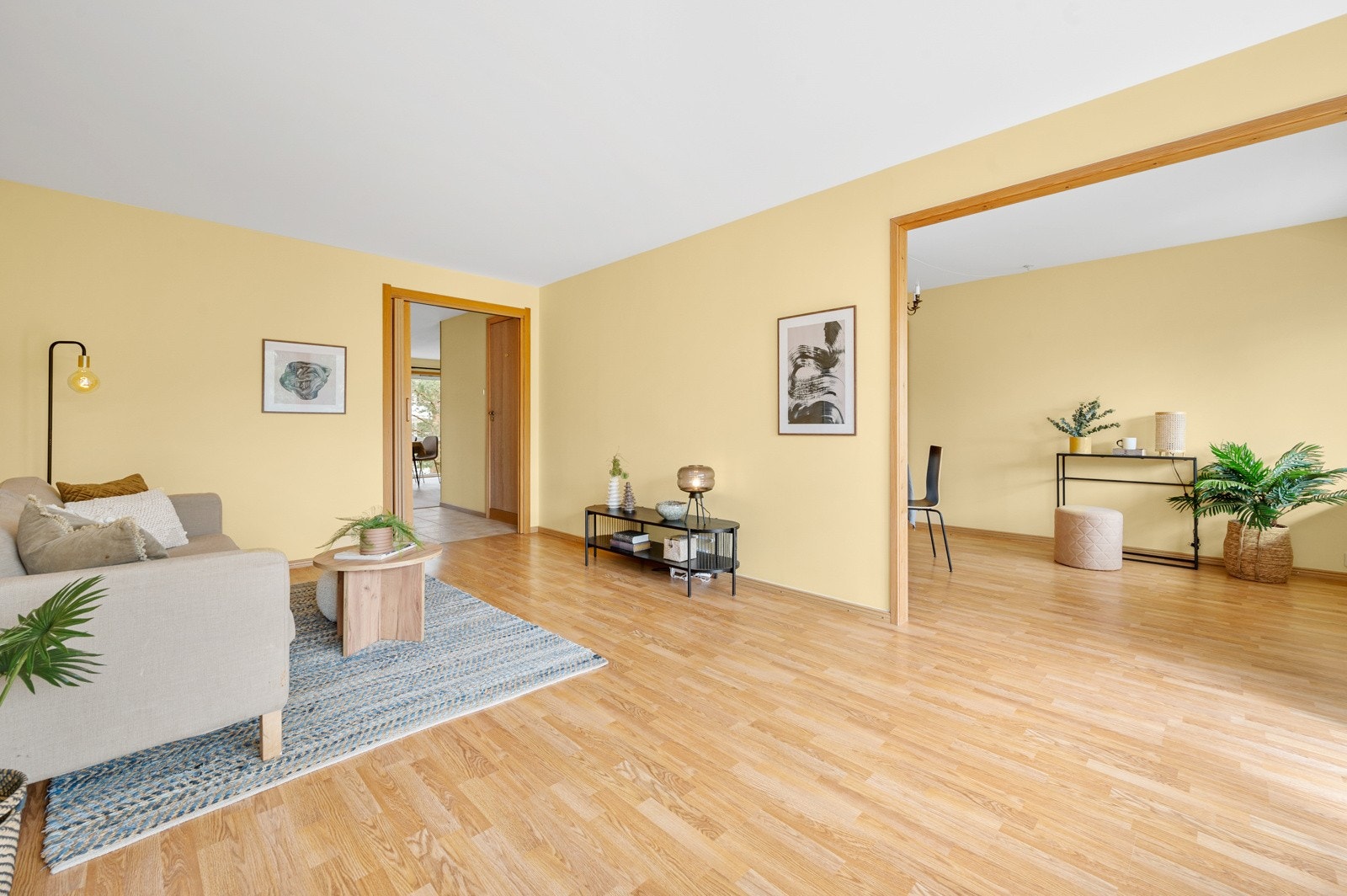 Leiligheten har opprinngelig 3 soverom, hvor det er enkelt kan tilbakestilles til opprinnelig løsning med soverom ved stuen. Galleribilde