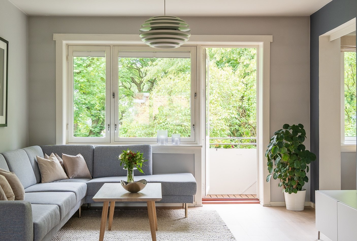 Dette er en utrolig flott 3-roms med eksepsjonell beliggenhet ut mot parken og en stor og god planløsning! Galleribilde