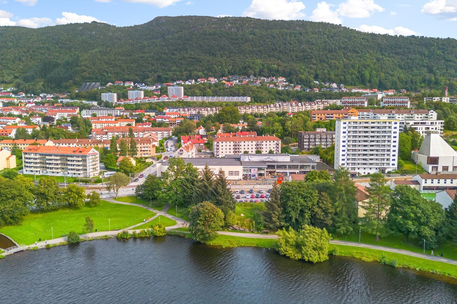 Flott turterreng rundt bl.a. Tveitevannet, Storetveitmarken, Nattlandsfjellet og videre opp til Ulriken. Galleribilde