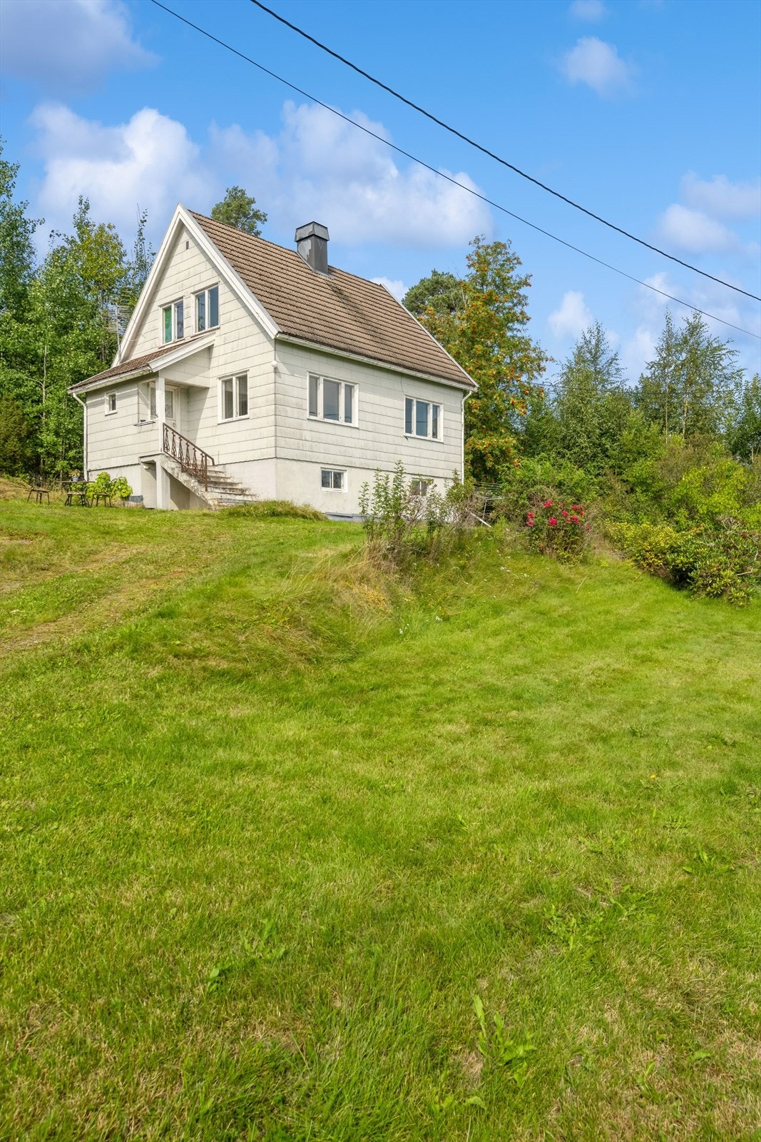 Tomten er åpen, med gode lys- og solforhold, Galleribilde